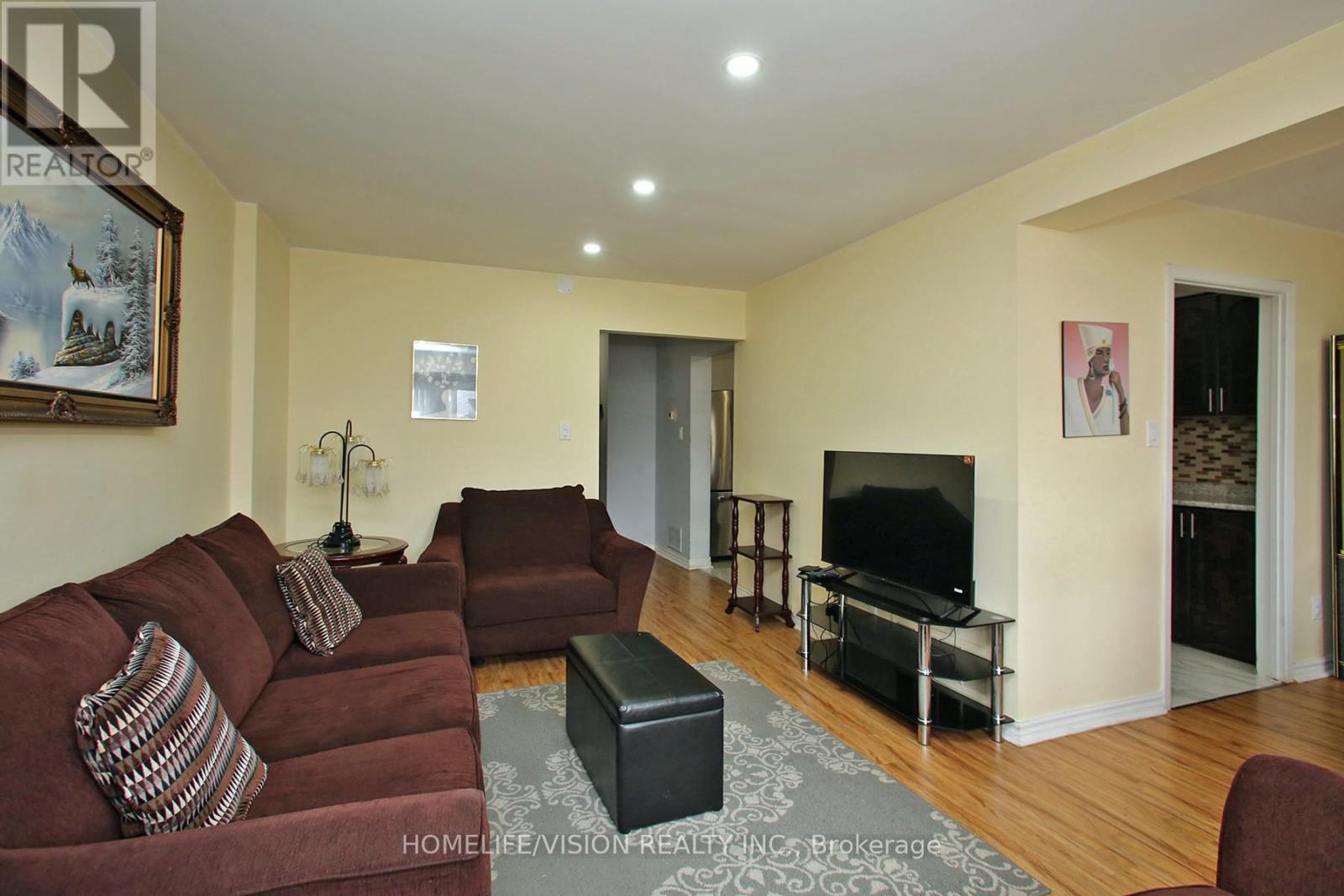 15 - 3430 Brandon Gate Drive, Mississauga (Malton), Ontario  L4T 3T4 - Photo 9 - W12289264