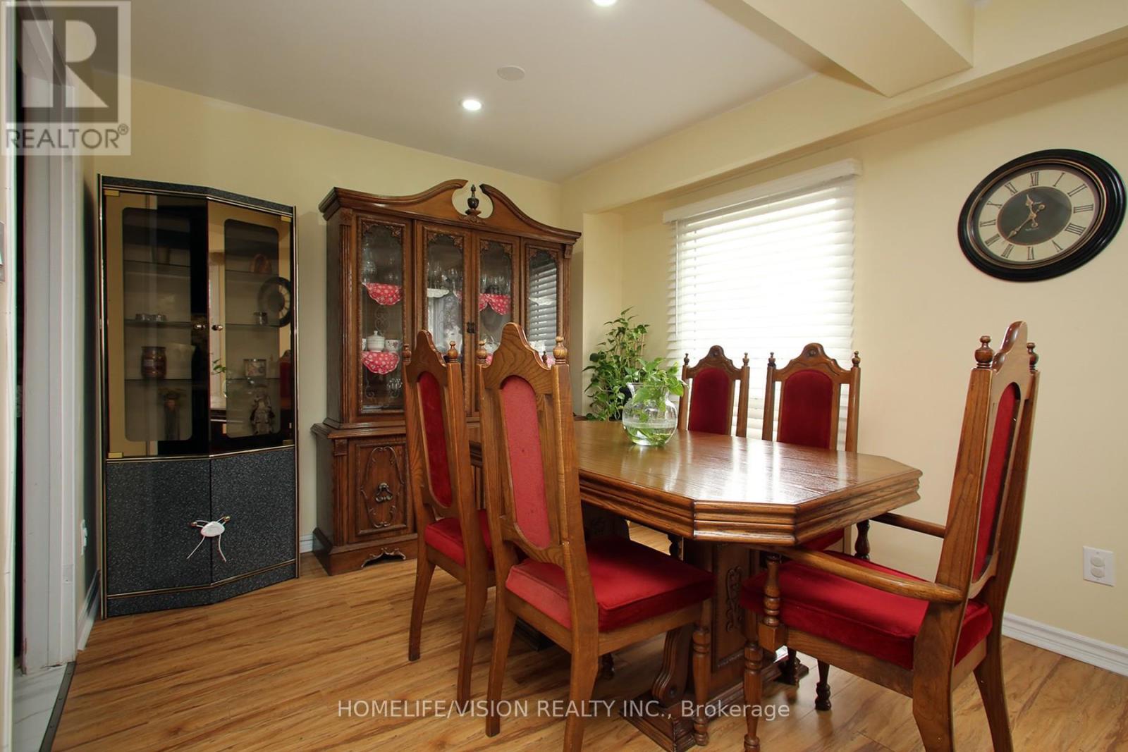 15 - 3430 Brandon Gate Drive, Mississauga (Malton), Ontario  L4T 3T4 - Photo 6 - W12289264