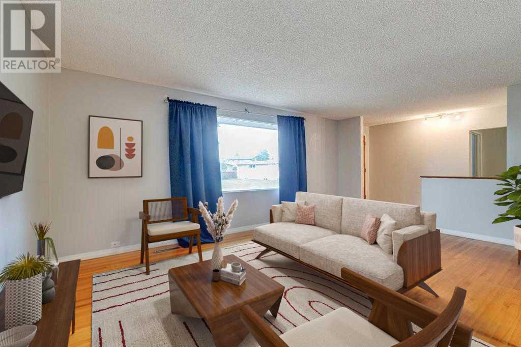 Property at 512 Mariposa Drive NE image 3