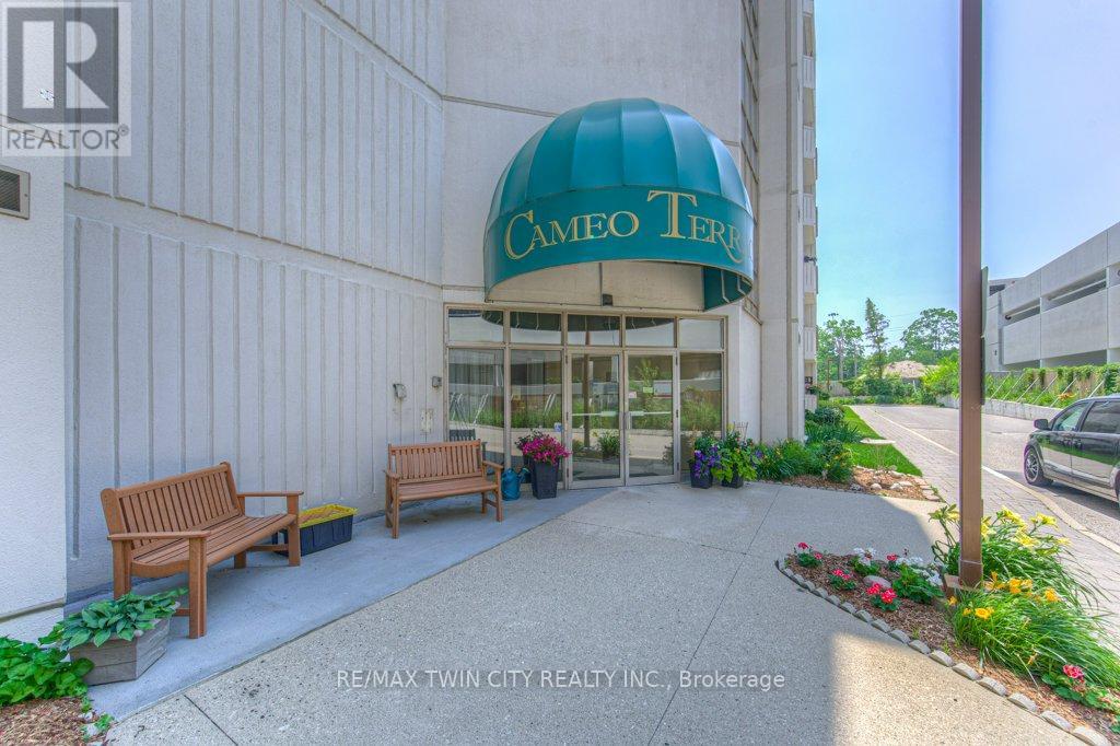 Property at 202 - 3267 KING STREET E image 3