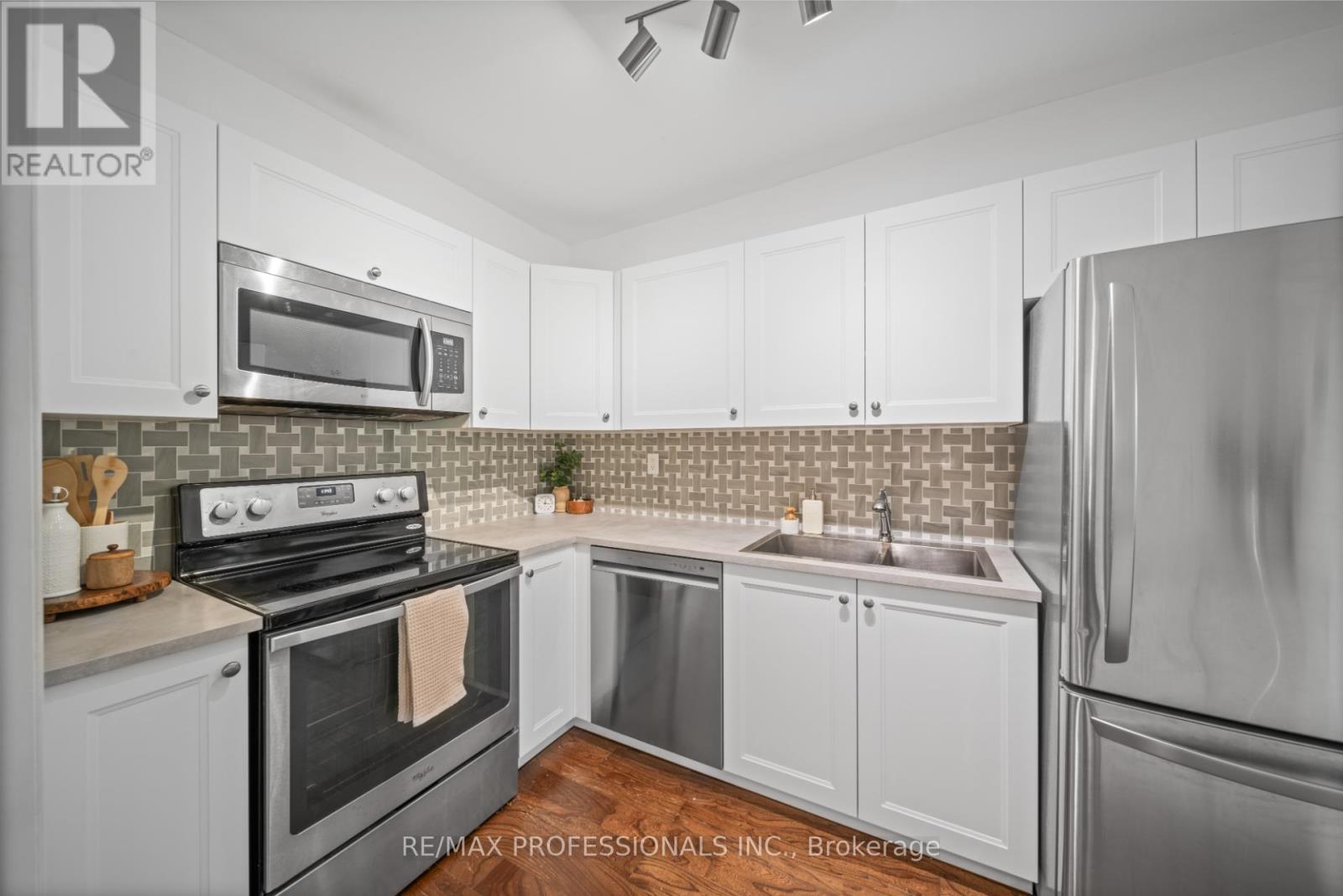 216 - 100 Coe Hill Drive, Toronto, Ontario  M6S 3E1 - Photo 4 - W12289884