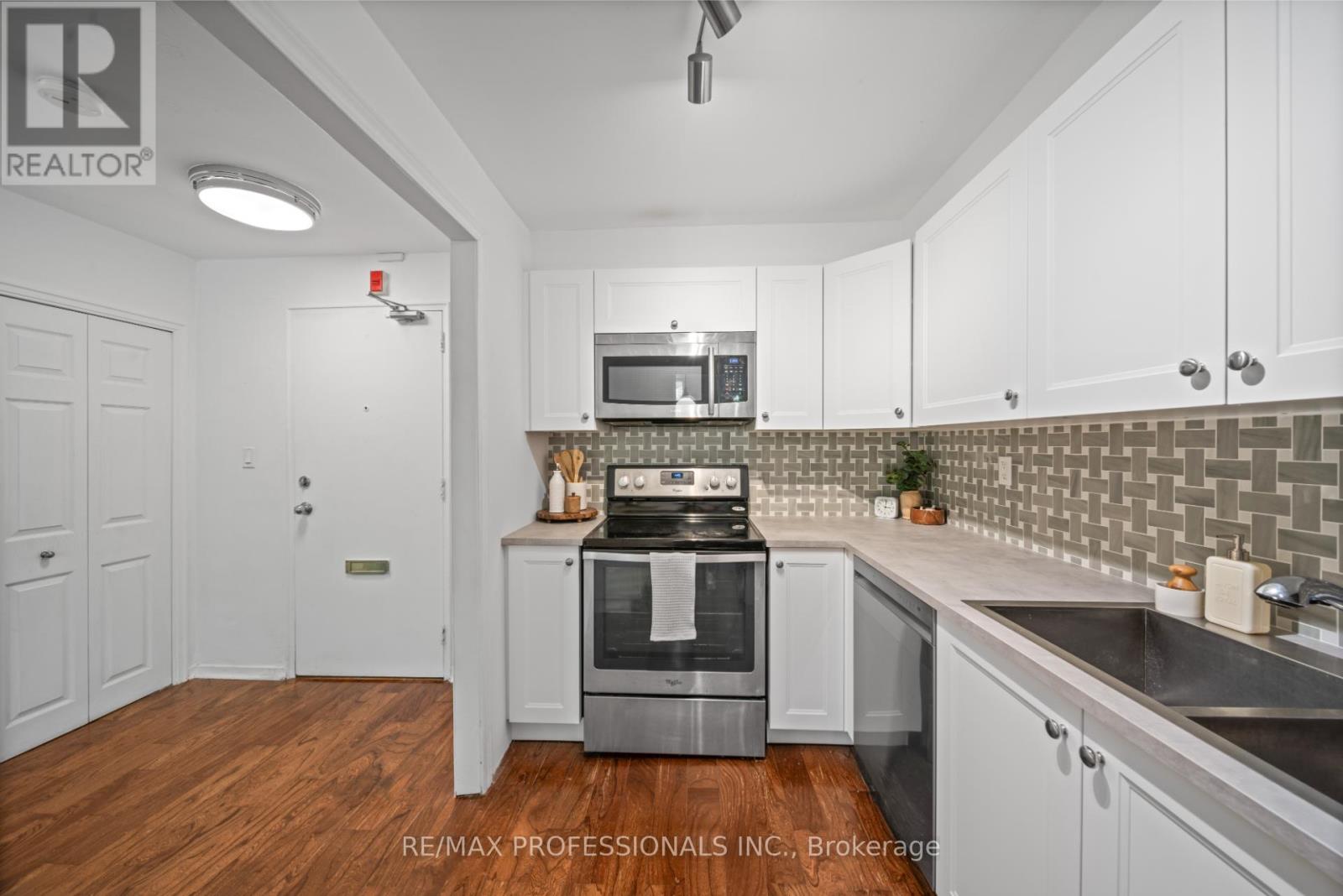 216 - 100 Coe Hill Drive, Toronto, Ontario  M6S 3E1 - Photo 5 - W12289884