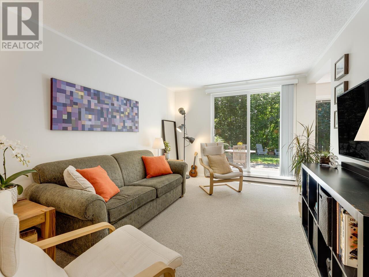 Property at 8326 VINEWOOD PLACE image 4