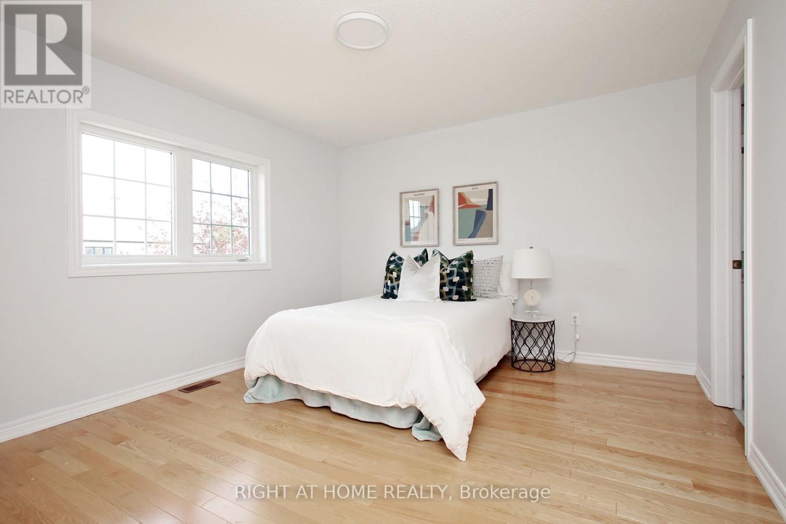 6 Pembrooke Road, Markham, Ontario  L6C 2L2 - Photo 17 - N12289938