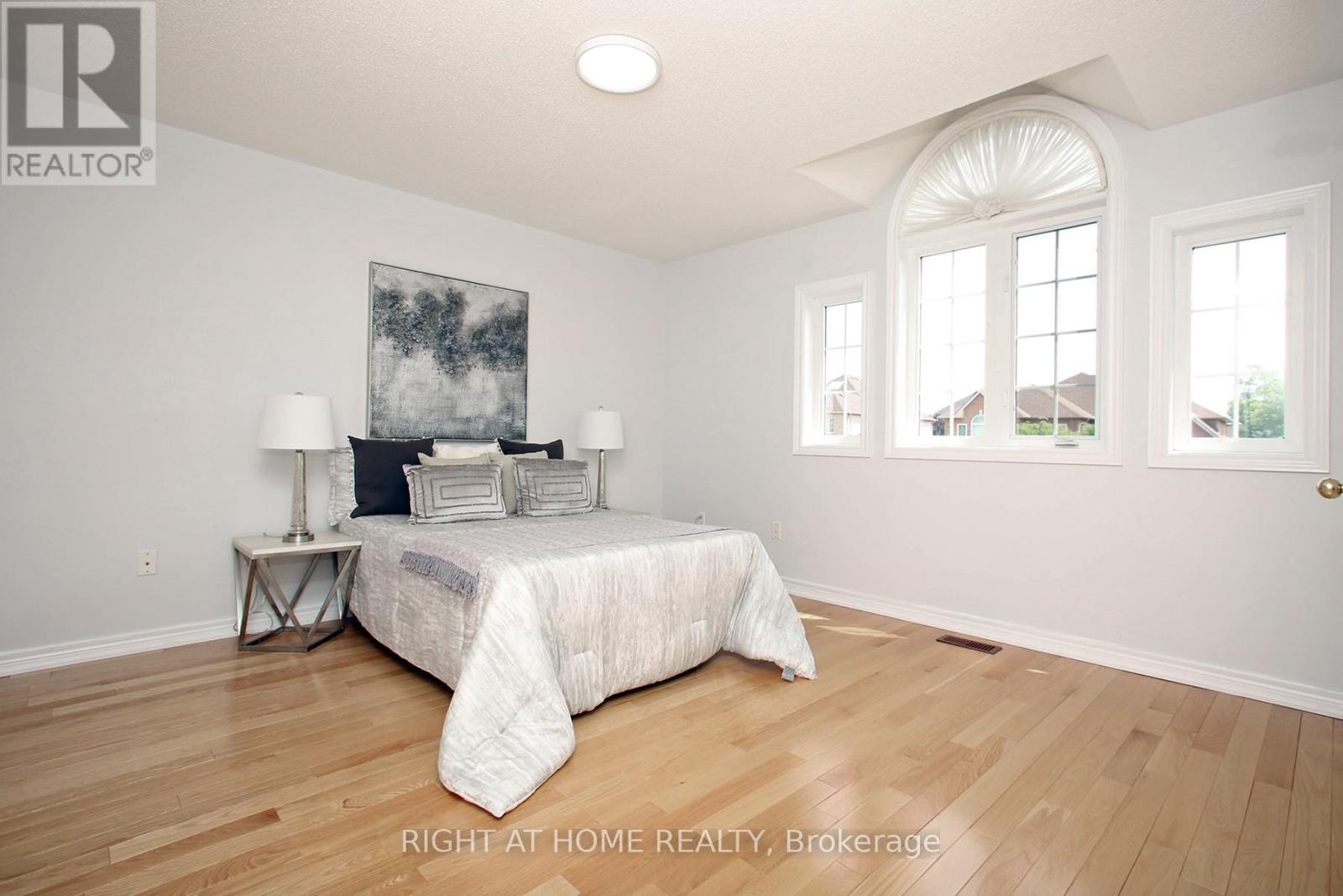 6 Pembrooke Road, Markham, Ontario  L6C 2L2 - Photo 18 - N12289938