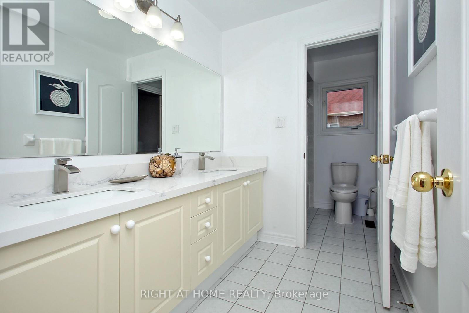 6 Pembrooke Road, Markham, Ontario  L6C 2L2 - Photo 20 - N12289938