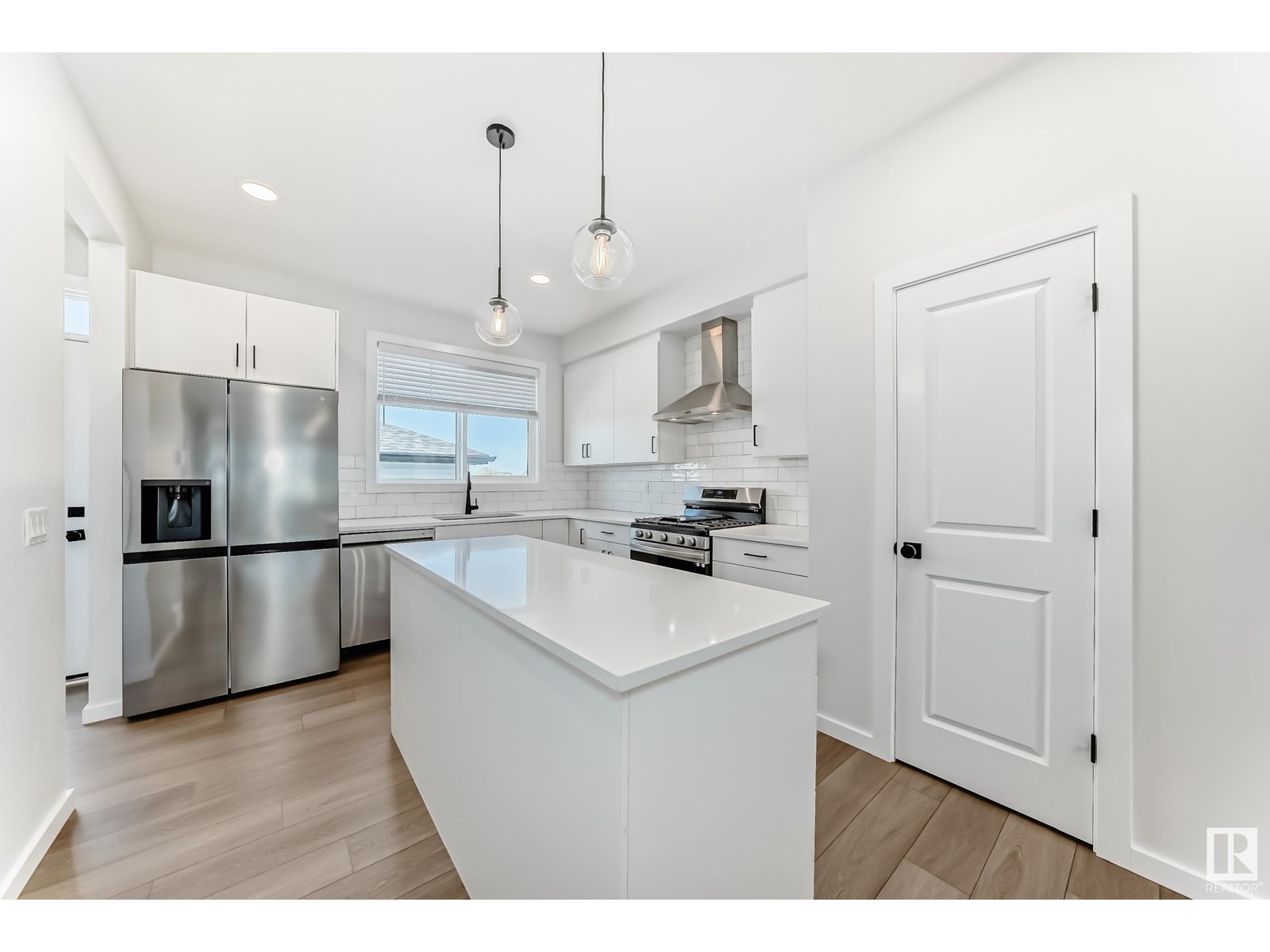 Property at 7018 54 AV image 3