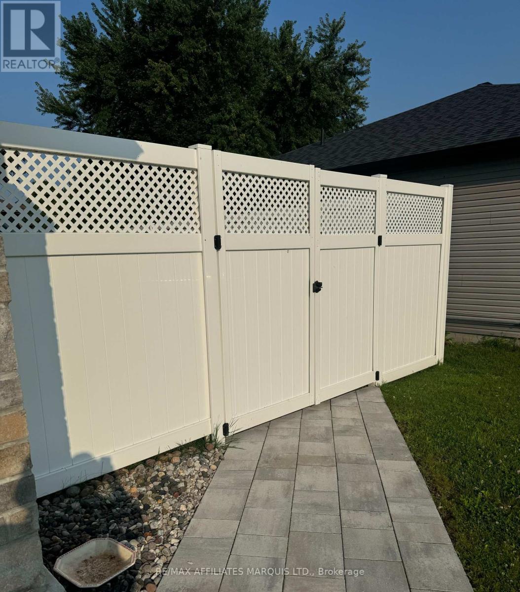 306 Belfort Crescent, Cornwall, Ontario  K6H 0H3 - Photo 18 - X12248736