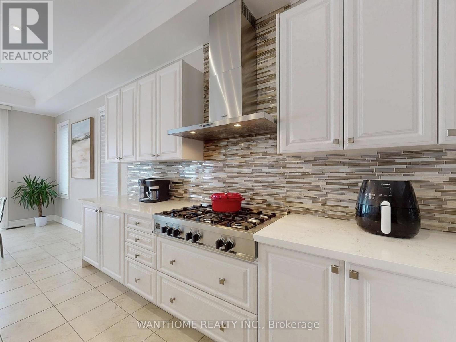 45 Giardina Crescent, Richmond Hill, Ontario  L4B 0G1 - Photo 9 - N12271951