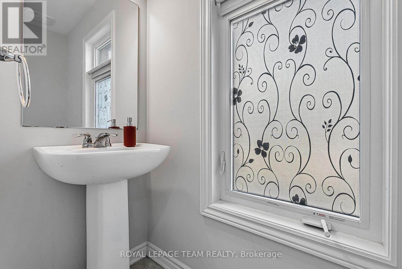 Property at 622 PARADE DRIVE image 5
