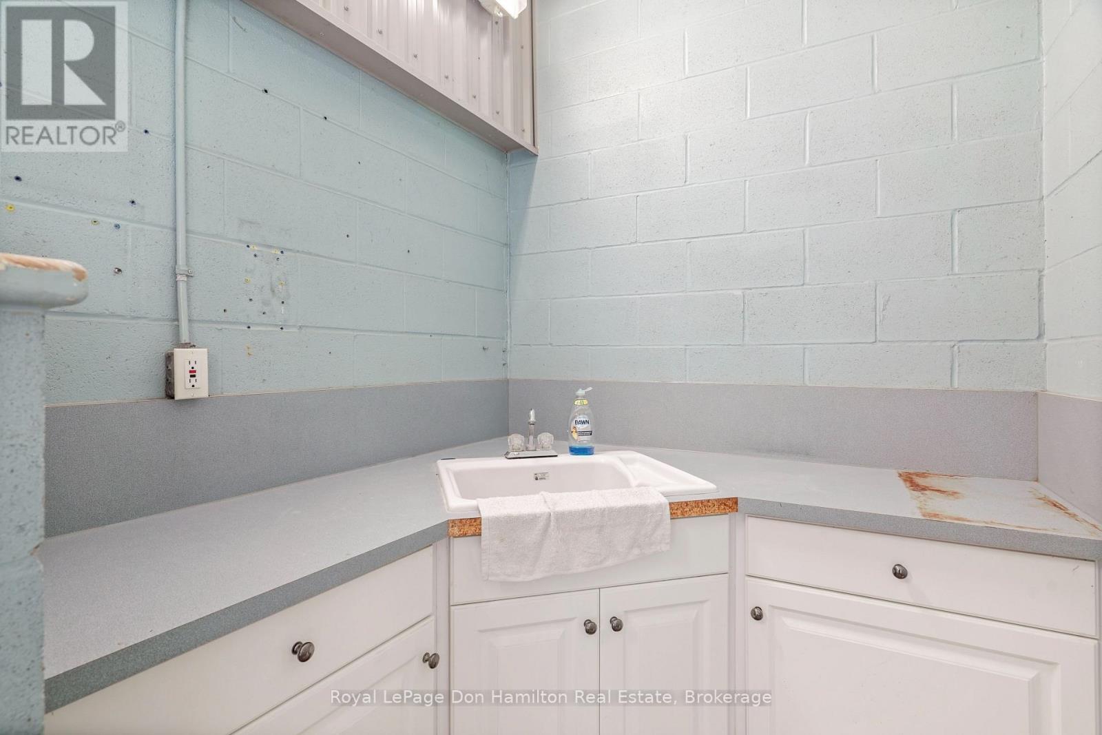 179 Mill Street, North Middlesex, Ontario  N0M 2K0 - Photo 33 - X12290003