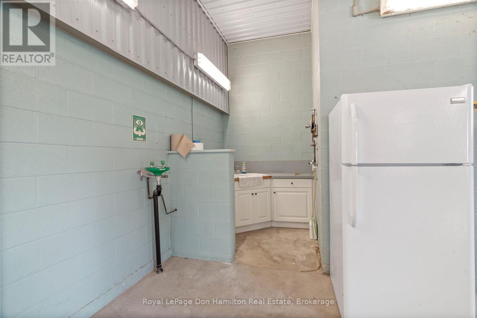 179 Mill Street, North Middlesex, Ontario  N0M 2K0 - Photo 34 - X12290003
