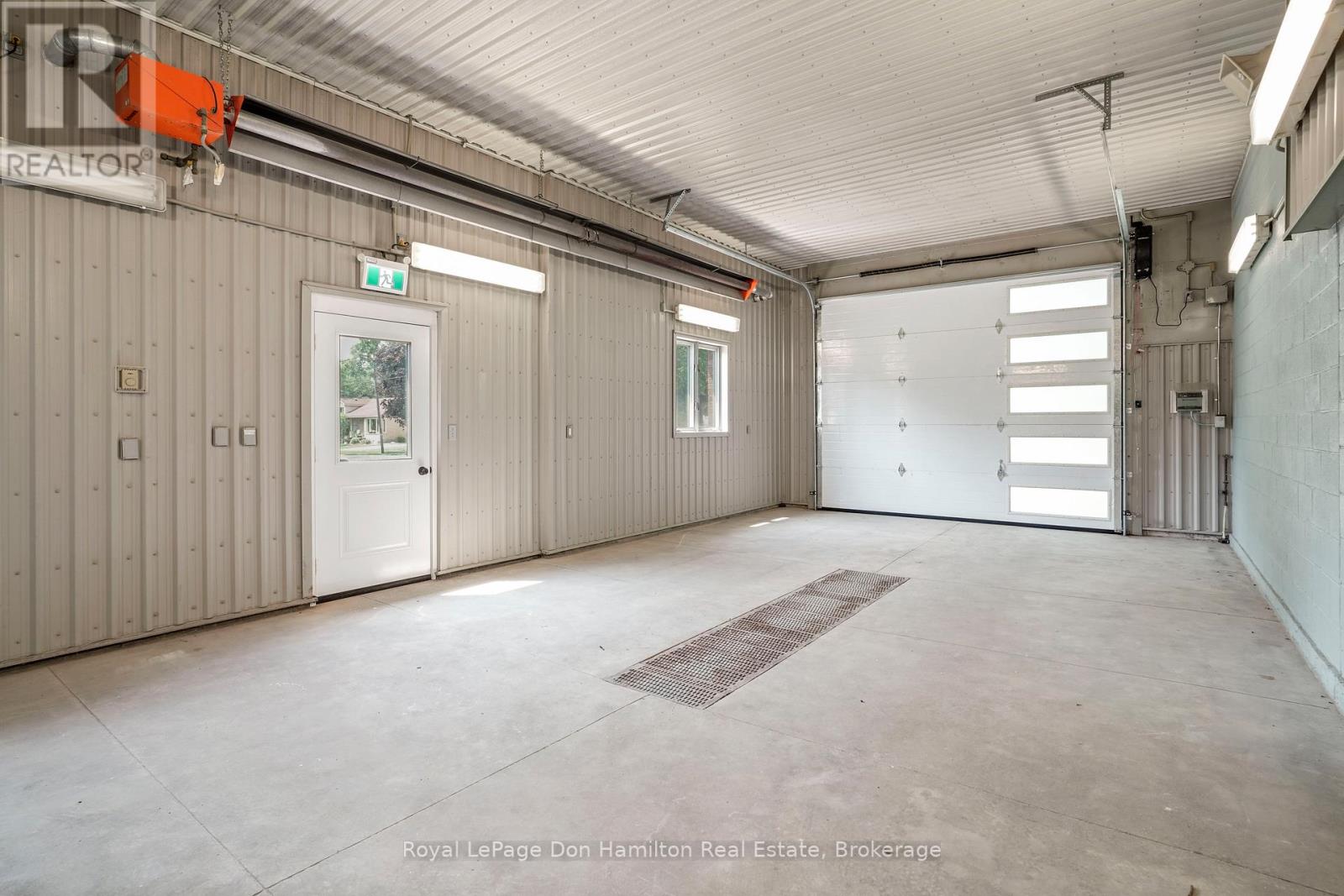 179 Mill Street, North Middlesex, Ontario  N0M 2K0 - Photo 35 - X12290003