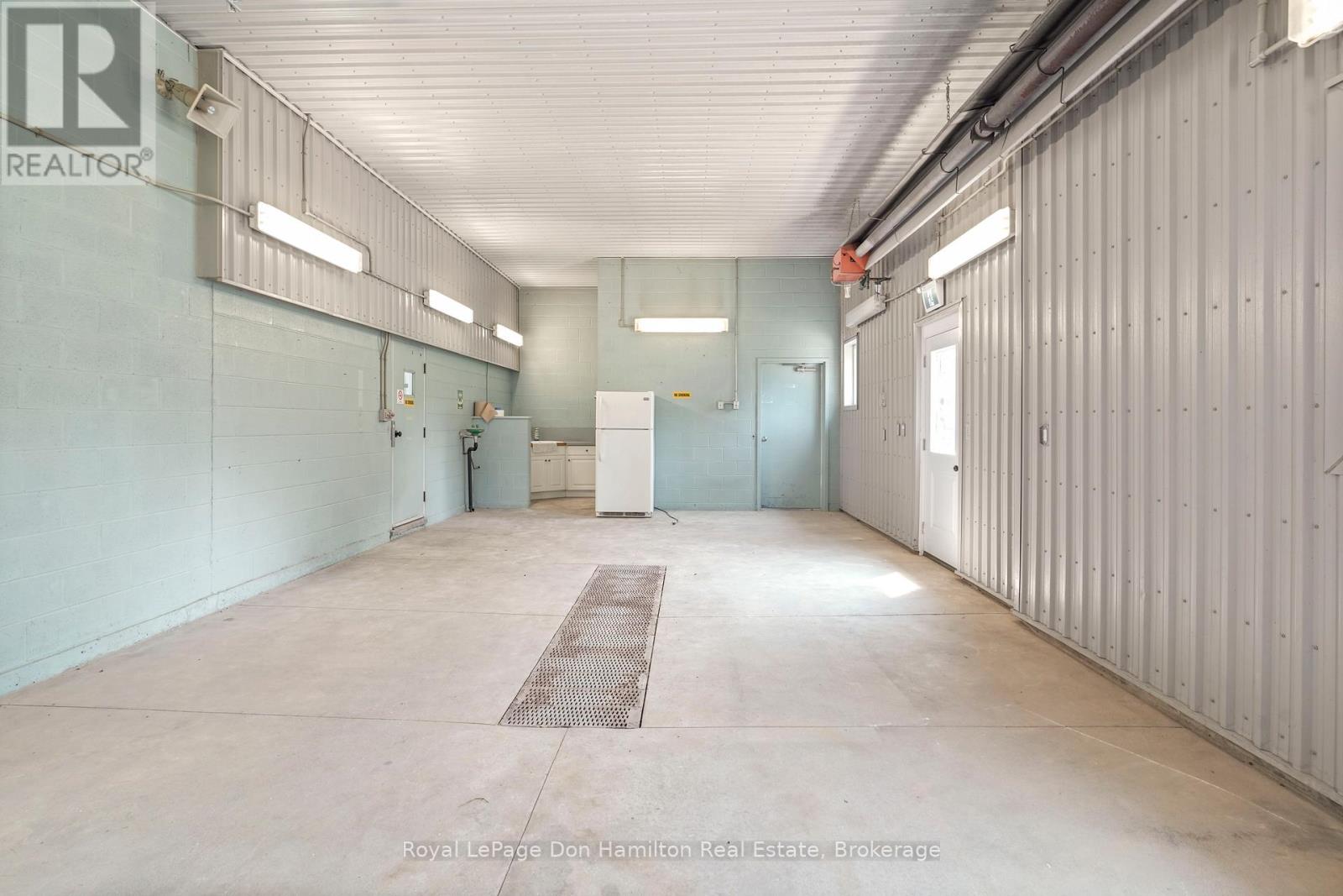 179 Mill Street, North Middlesex, Ontario  N0M 2K0 - Photo 37 - X12290003