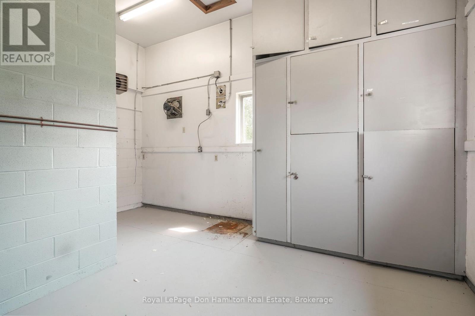 179 Mill Street, North Middlesex, Ontario  N0M 2K0 - Photo 38 - X12290003