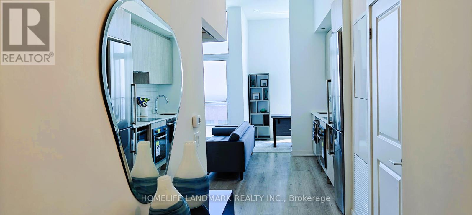 5501 - 395 Bloor Street S, Toronto, Ontario  M4W 0B4 - Photo 1 - C12289992