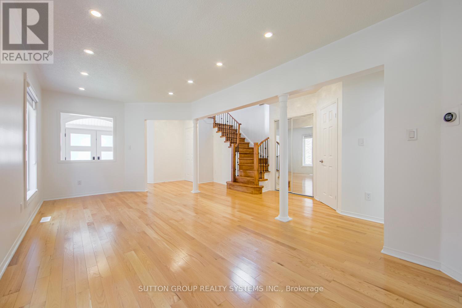 2029 Westmount Drive, Oakville, Ontario  L6M 3P9 - Photo 11 - W12287445