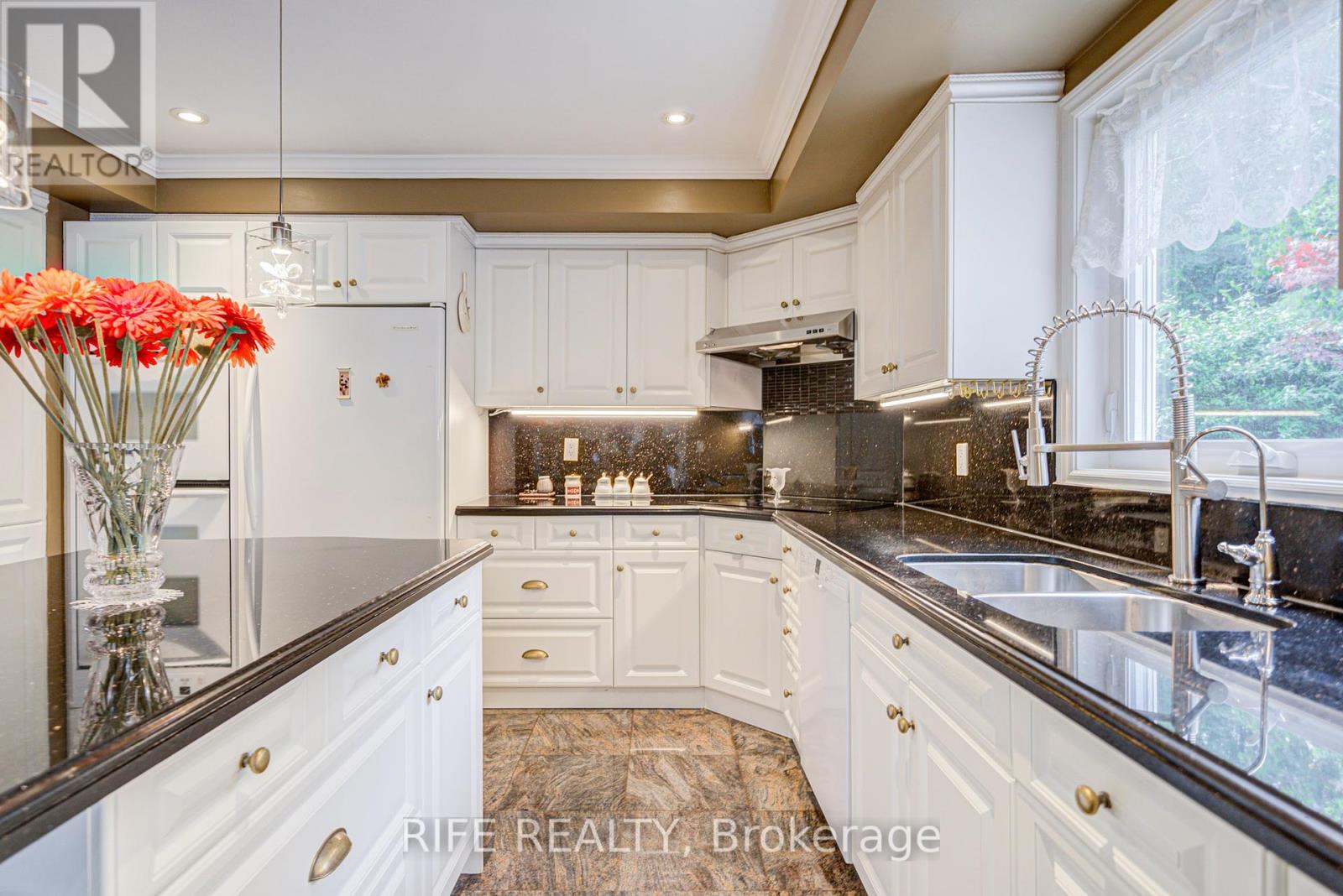22 Chambery Crescent, Markham (Unionville), Ontario  L3R 6L5 - Photo 18 - N12289987
