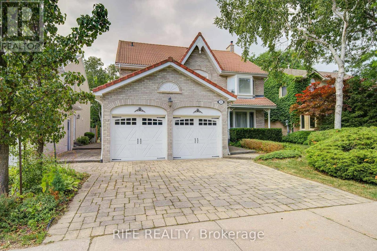 Property at 22 CHAMBERY CRESCENT image 2