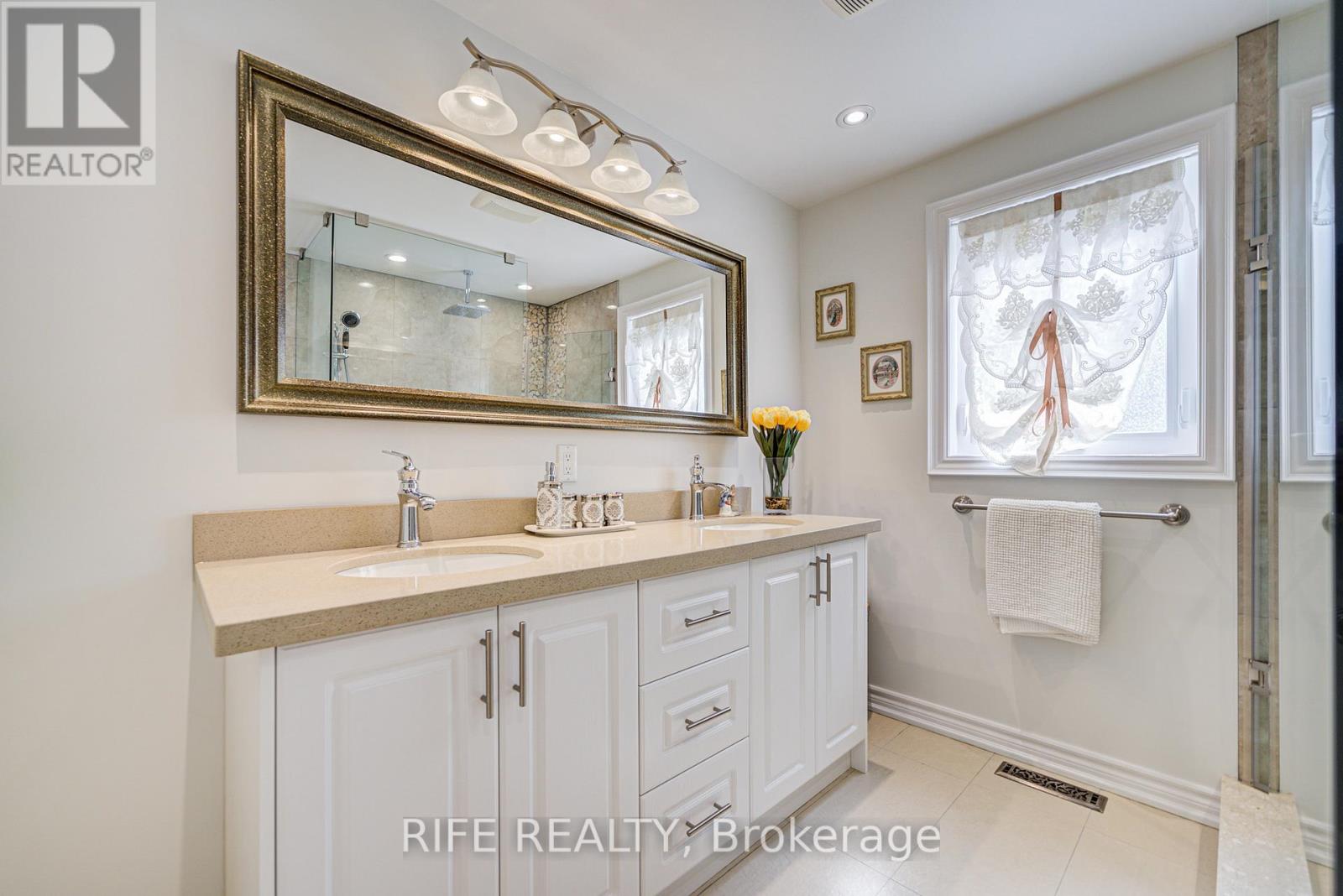 22 Chambery Crescent, Markham (Unionville), Ontario  L3R 6L5 - Photo 35 - N12289987