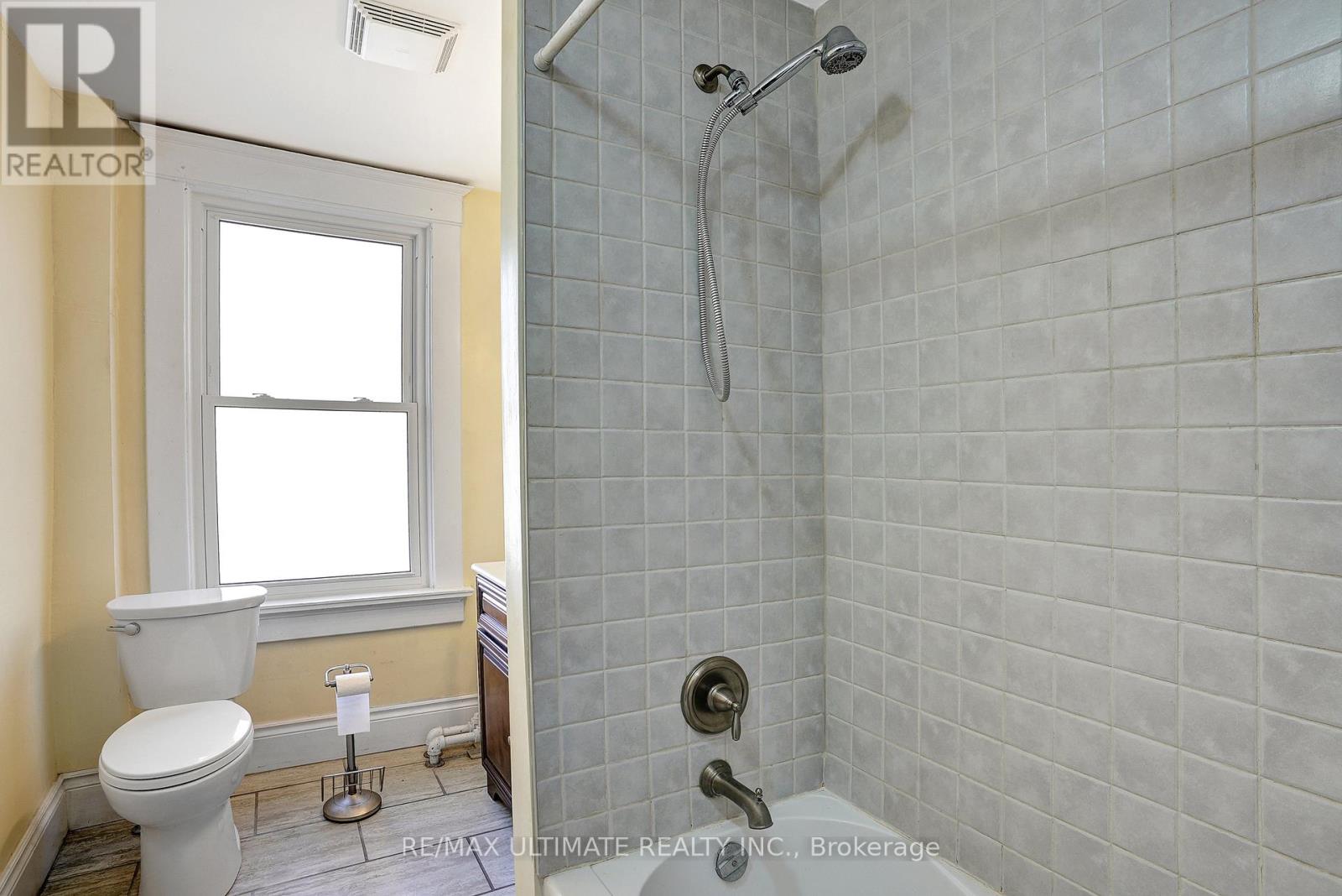 2 - 67 Moore Avenue, Kitchener, Ontario  N2H 3S2 - Photo 15 - X12290001