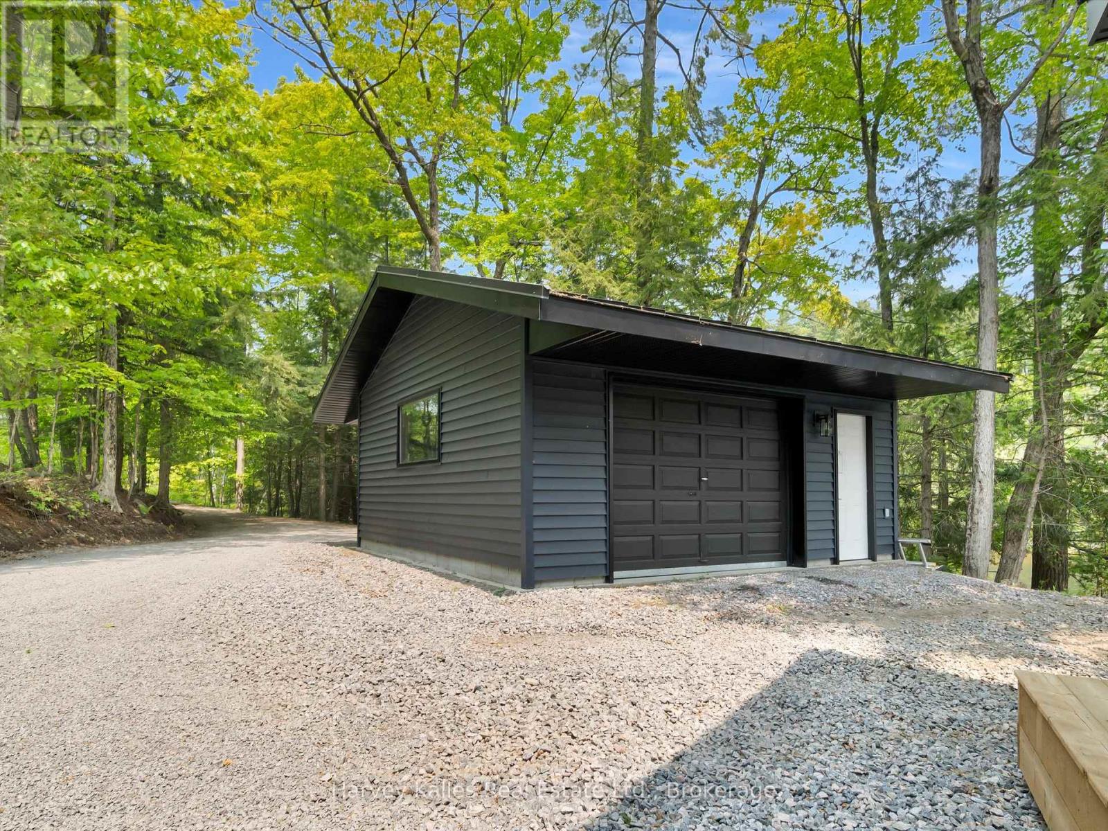155 Highway 632 Highway, Muskoka Lakes, Ontario  P0C 1J0 - Photo 16 - X12290073