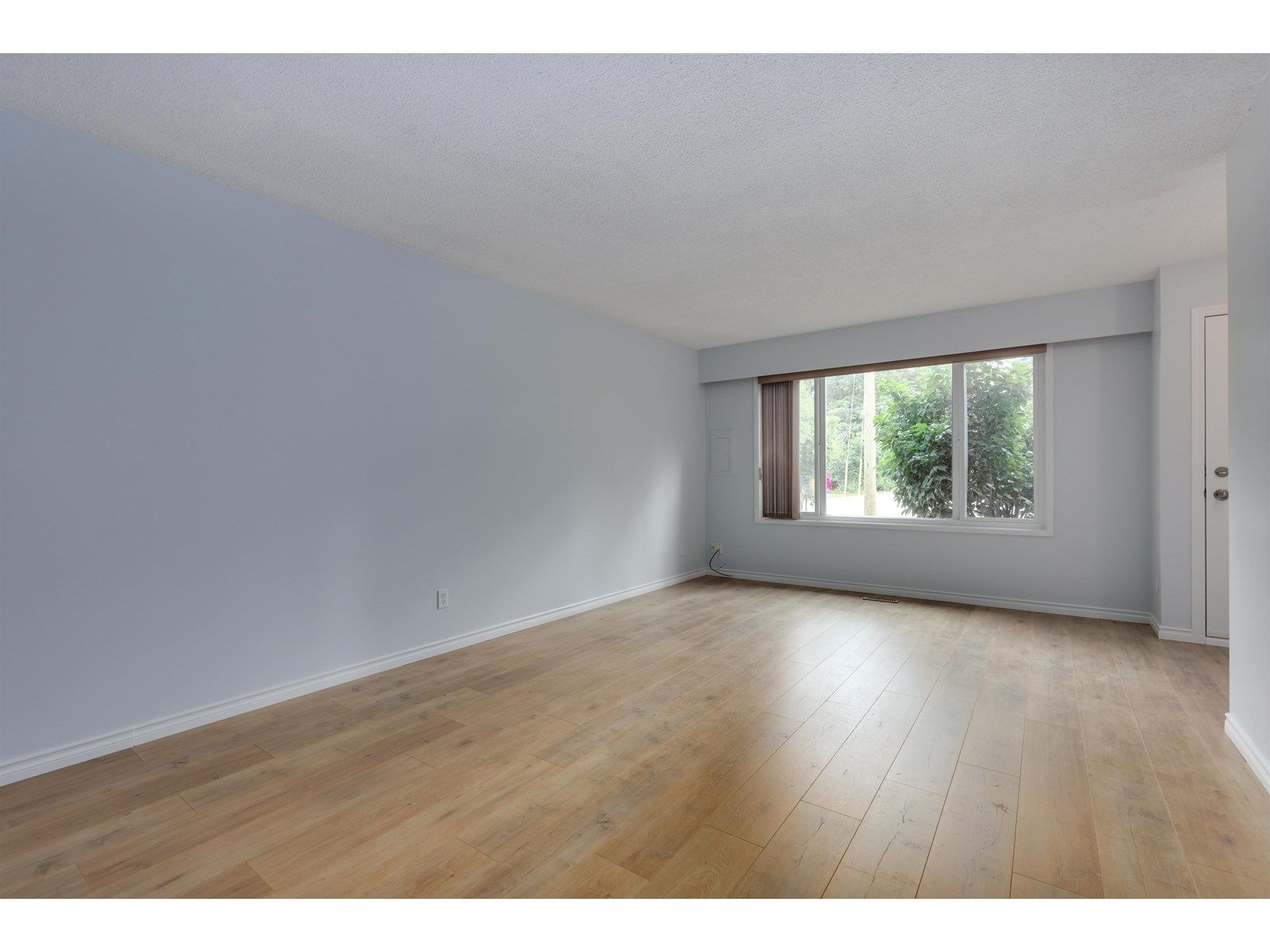 Property at 22924-22926 96 AVENUE image 3