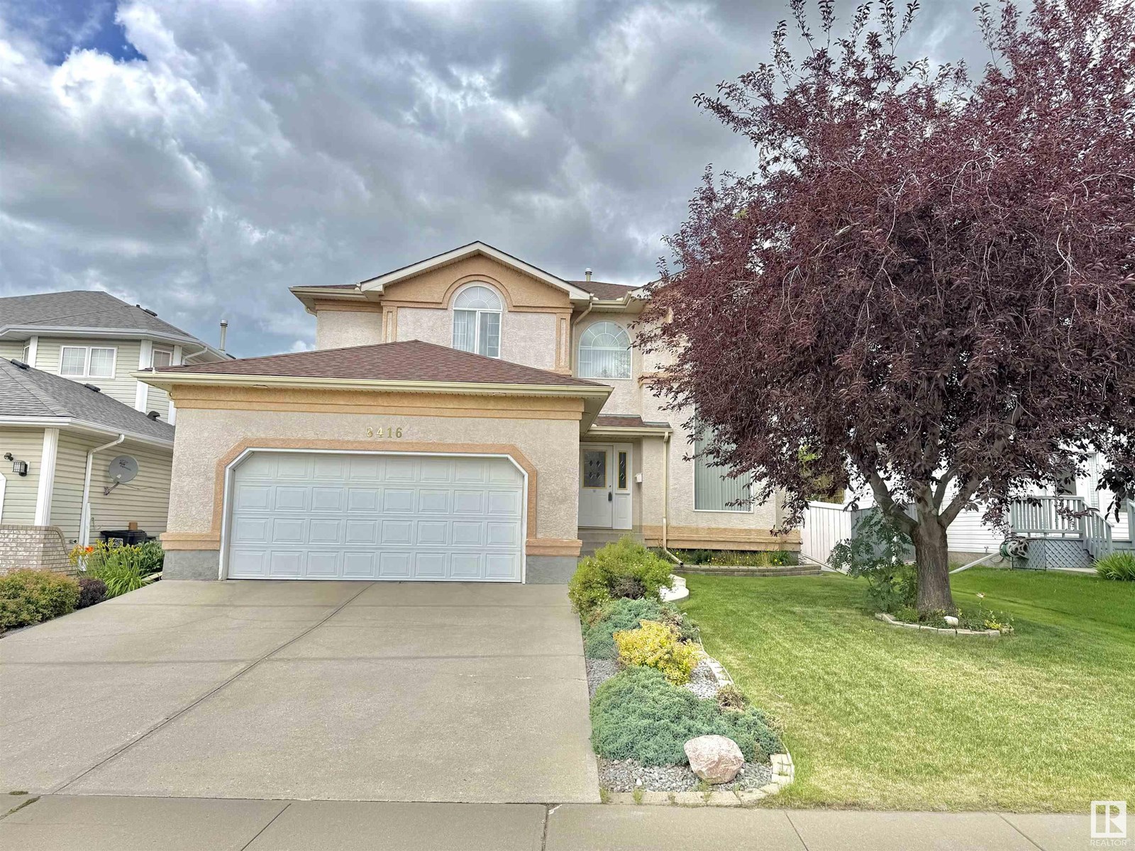 8416 160A AV NW, Edmonton, Alberta