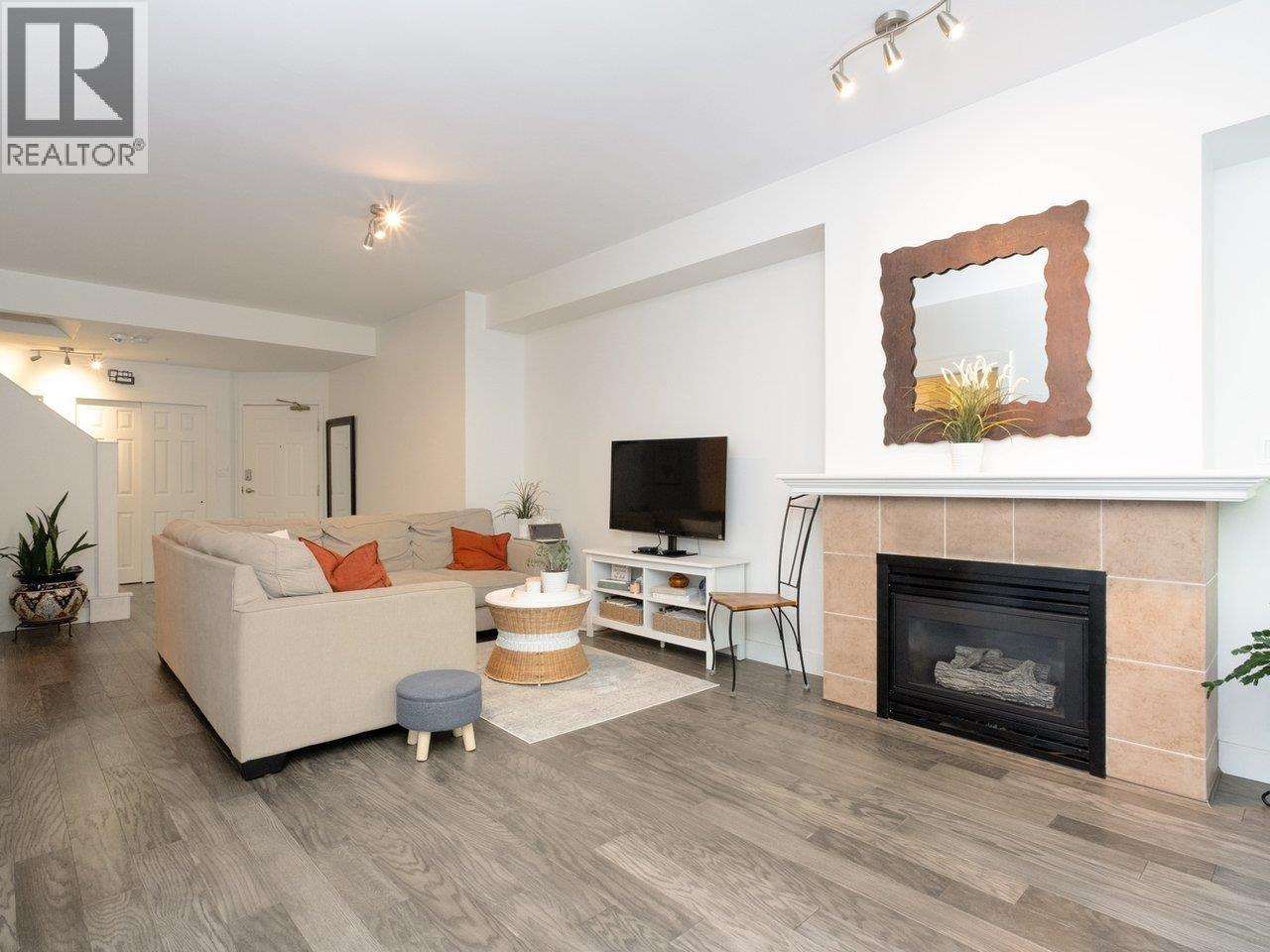 204 3600 Windcrest Drive, North Vancouver, British Columbia  V7G 2S5 - Photo 5 - R3027916
