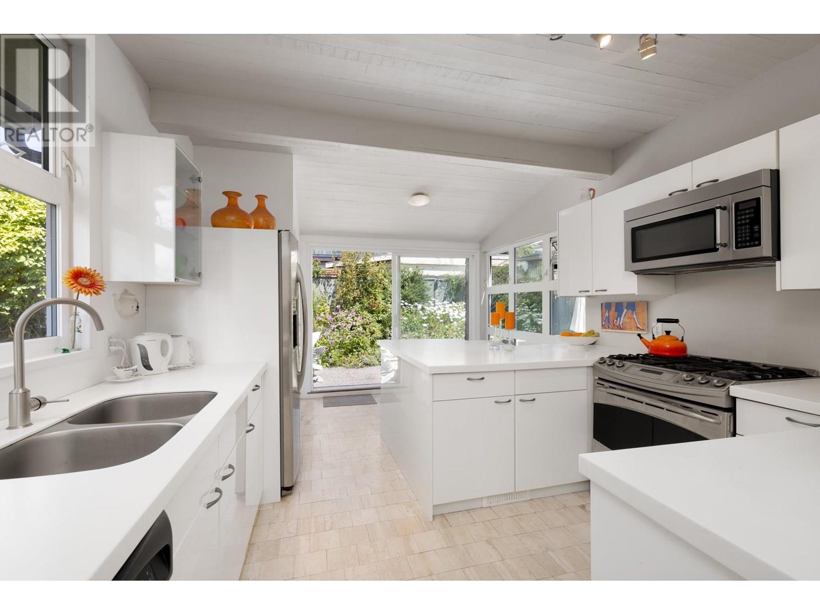 2433 Mathers Avenue, West Vancouver, British Columbia  V7V 2H9 - Photo 10 - R3027955