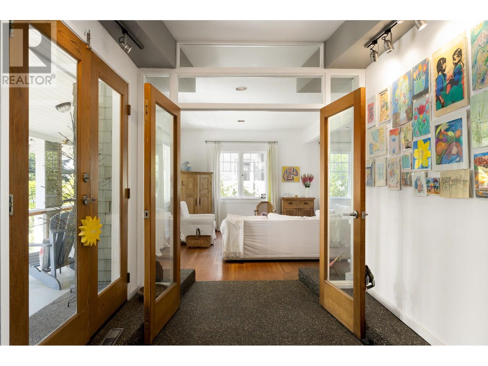 2433 Mathers Avenue, West Vancouver, British Columbia  V7V 2H9 - Photo 2 - R3027955