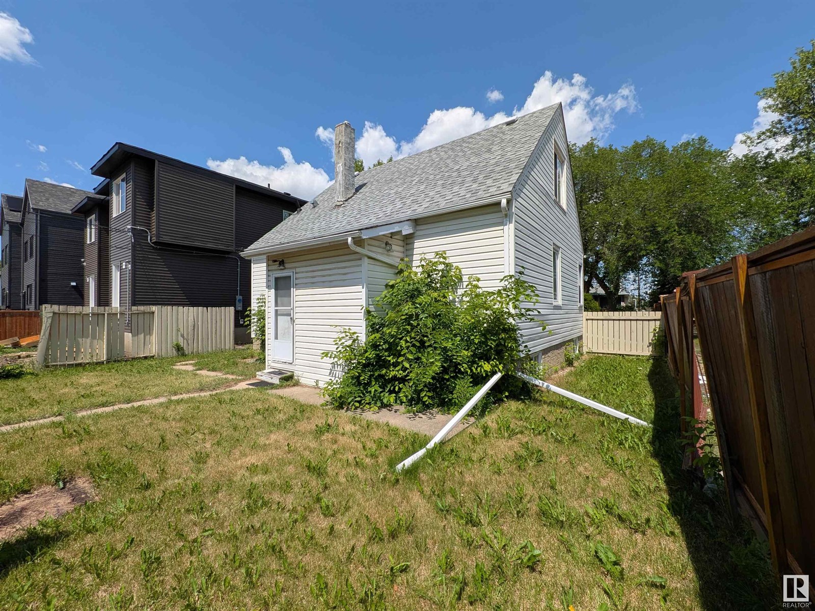 Property at 8315 81 AV NW image 4