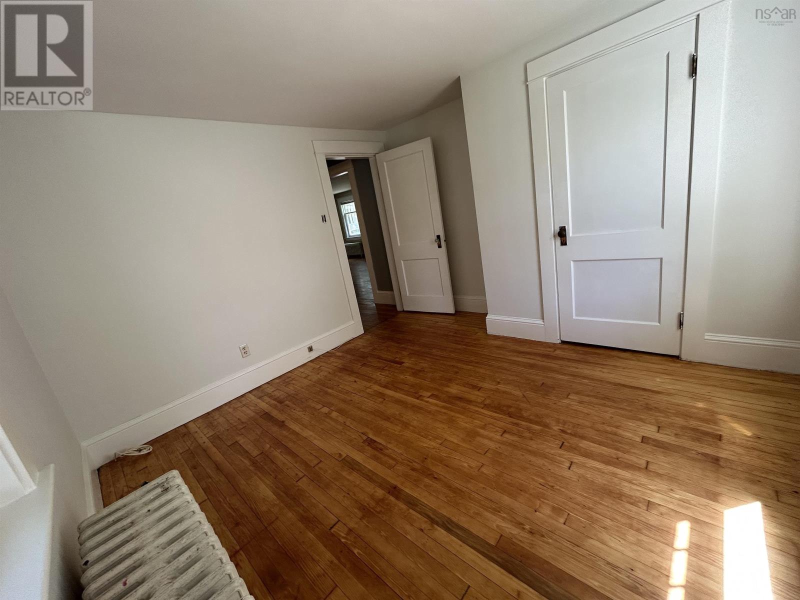 25 Cumberland Street, Yarmouth, Nova Scotia  B5A 1C9 - Photo 10 - 202513617