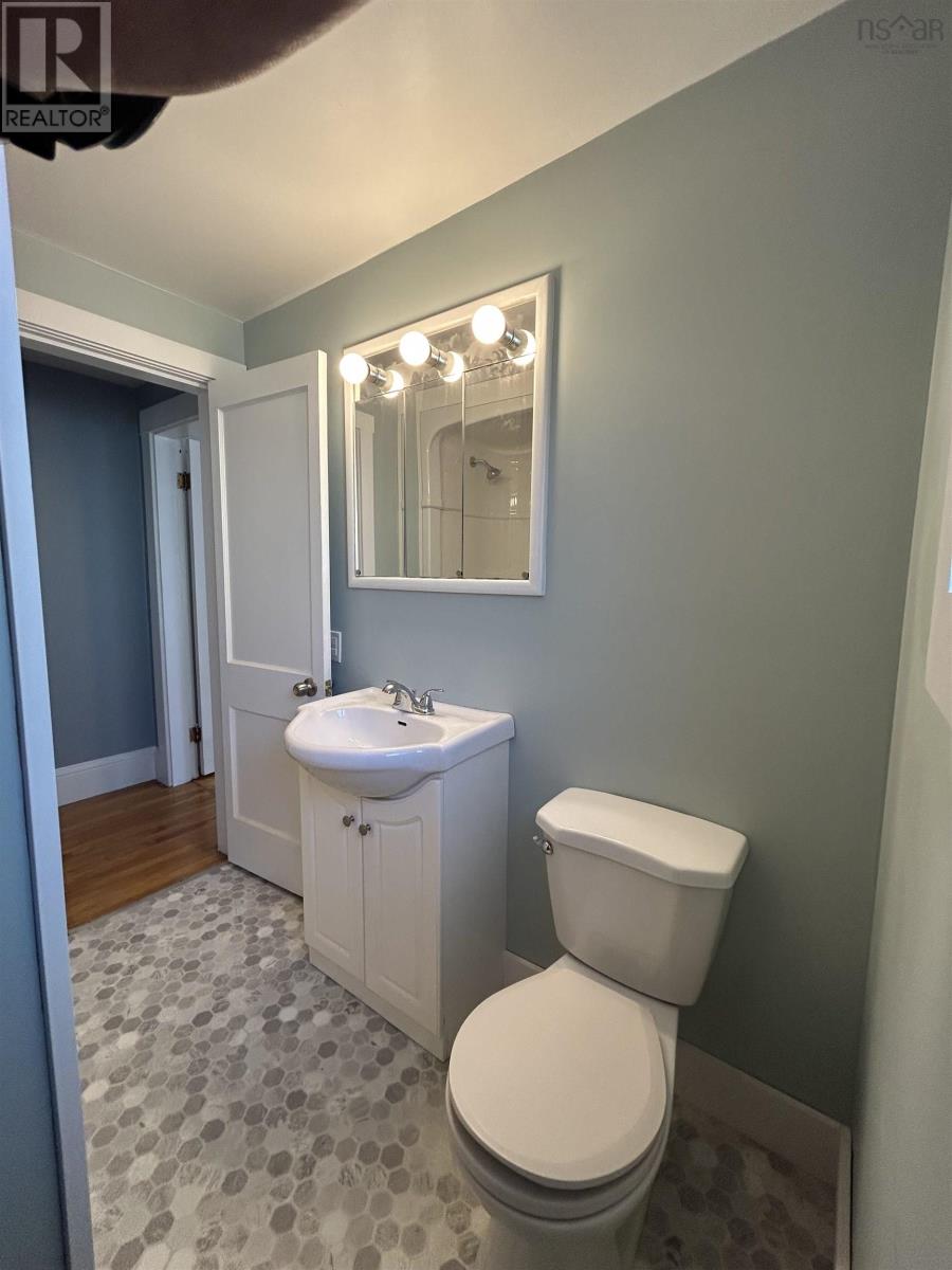 25 Cumberland Street, Yarmouth, Nova Scotia  B5A 1C9 - Photo 13 - 202513617