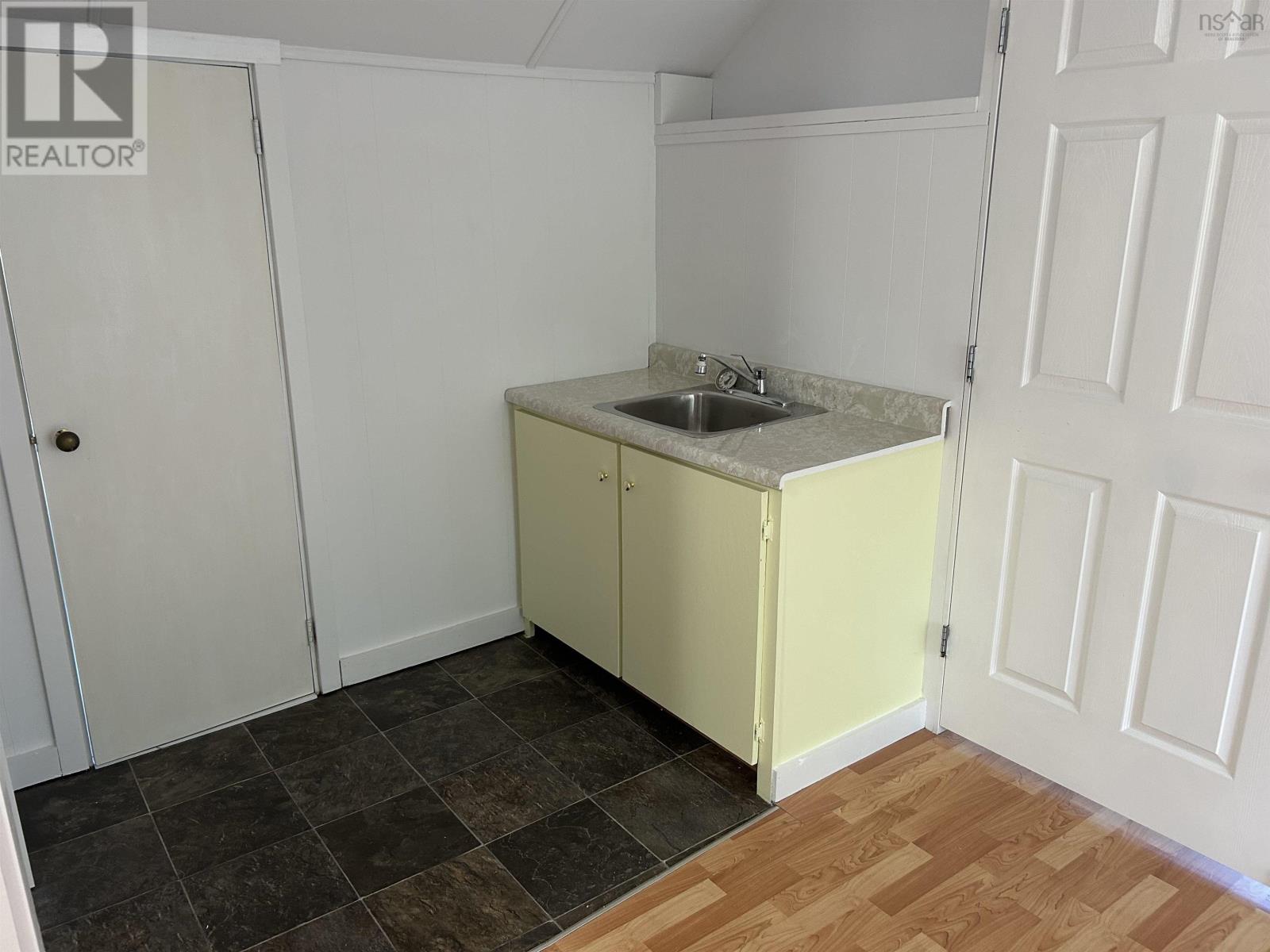 25 Cumberland Street, Yarmouth, Nova Scotia  B5A 1C9 - Photo 32 - 202513617