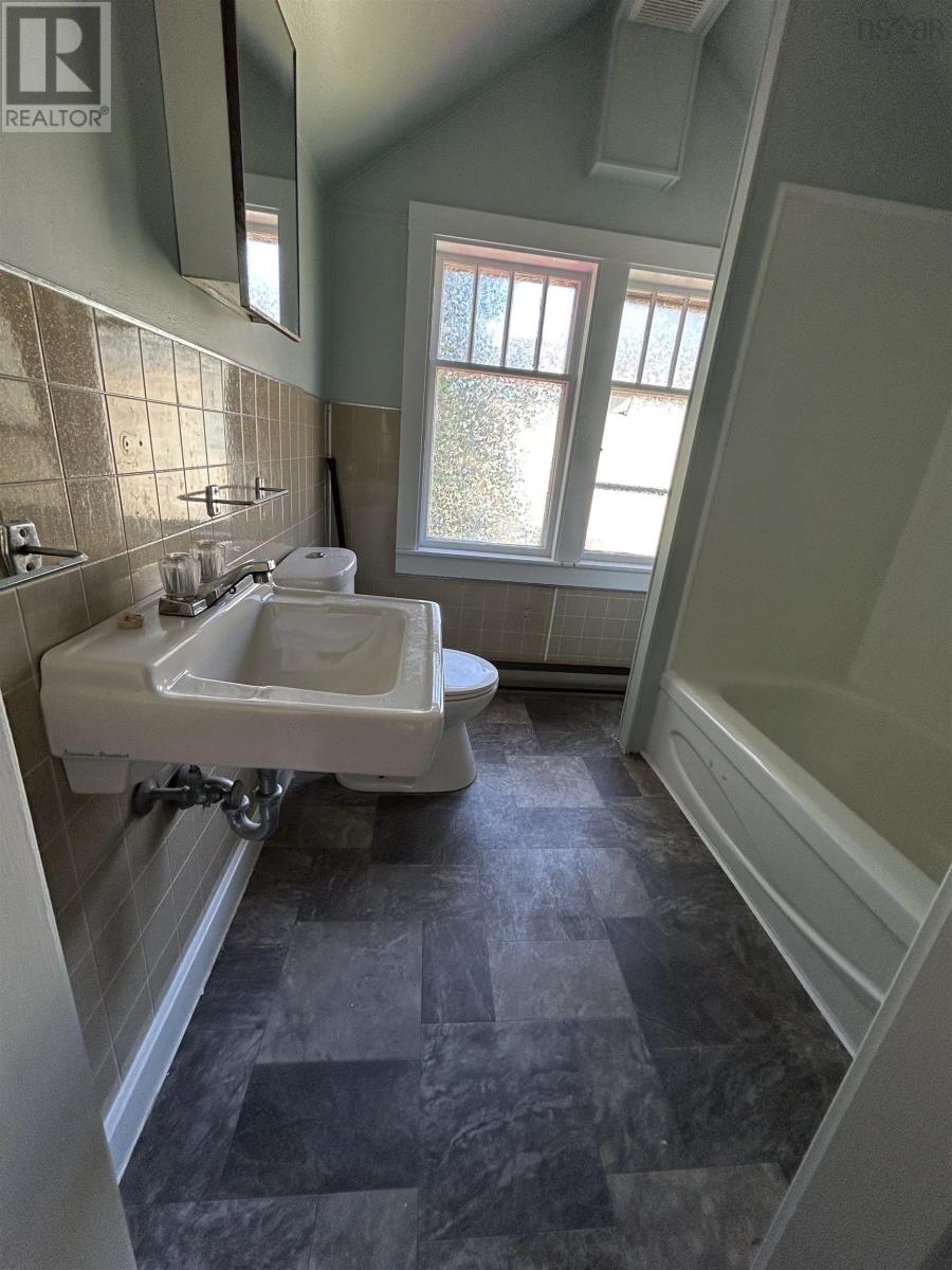 25 Cumberland Street, Yarmouth, Nova Scotia  B5A 1C9 - Photo 47 - 202513617