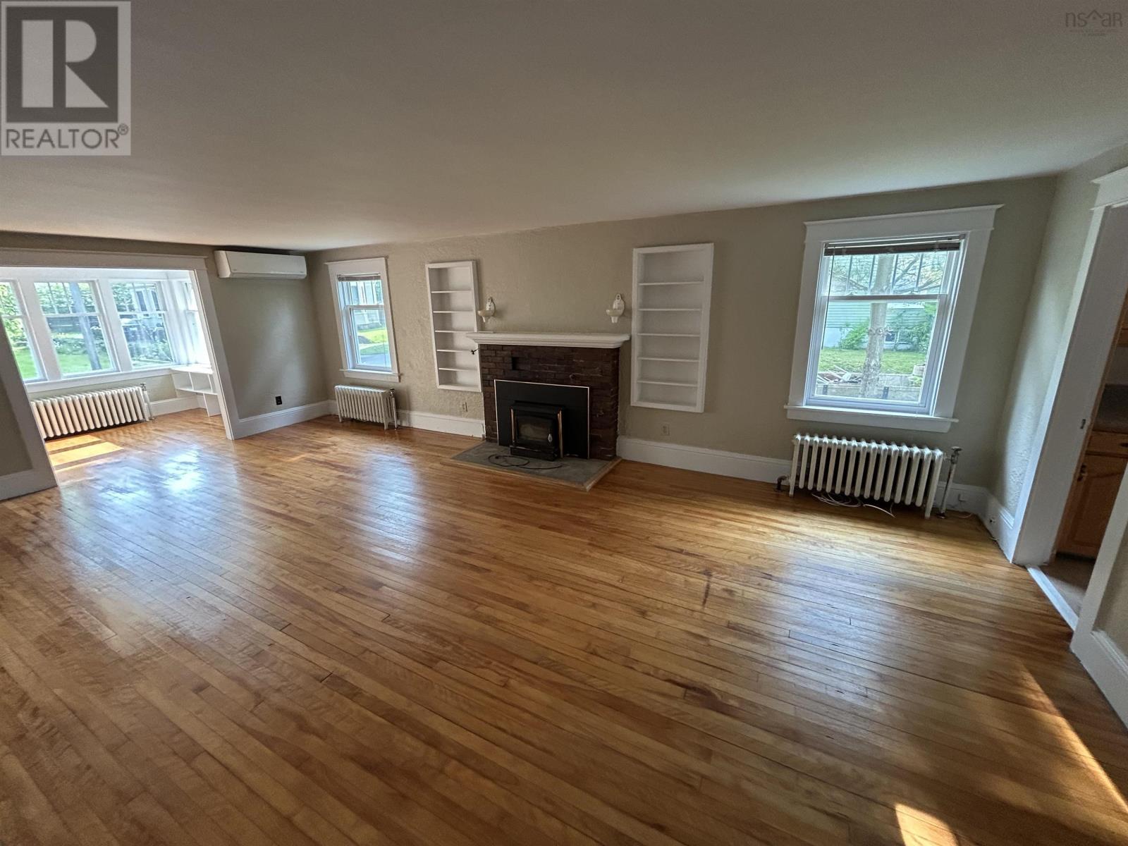 25 Cumberland Street, Yarmouth, Nova Scotia  B5A 1C9 - Photo 8 - 202513617