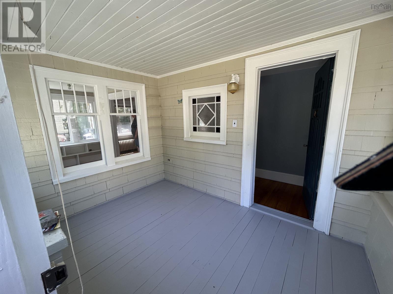 25 Cumberland Street, Yarmouth, Nova Scotia  B5A 1C9 - Photo 4 - 202513617