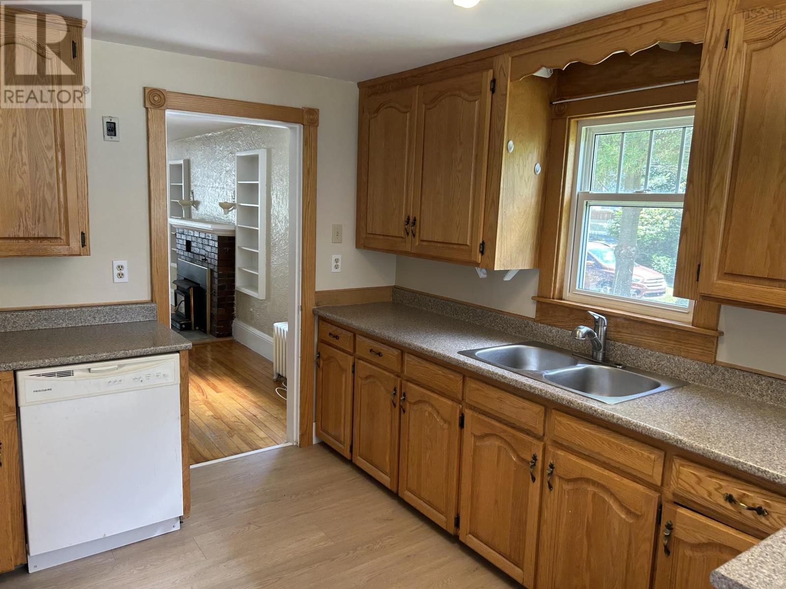 25 Cumberland Street, Yarmouth, Nova Scotia  B5A 1C9 - Photo 41 - 202513617