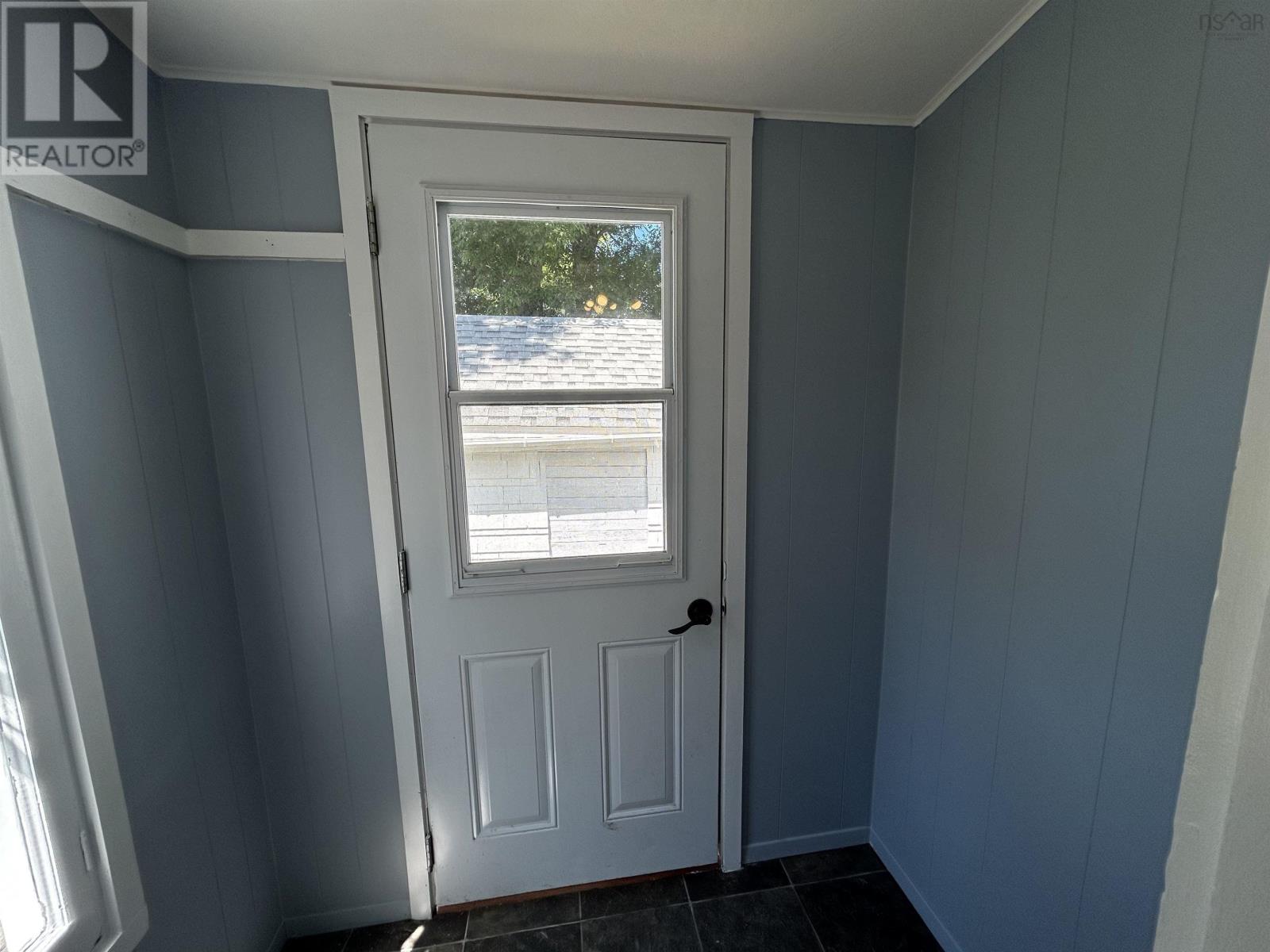 25 Cumberland Street, Yarmouth, Nova Scotia  B5A 1C9 - Photo 6 - 202513617