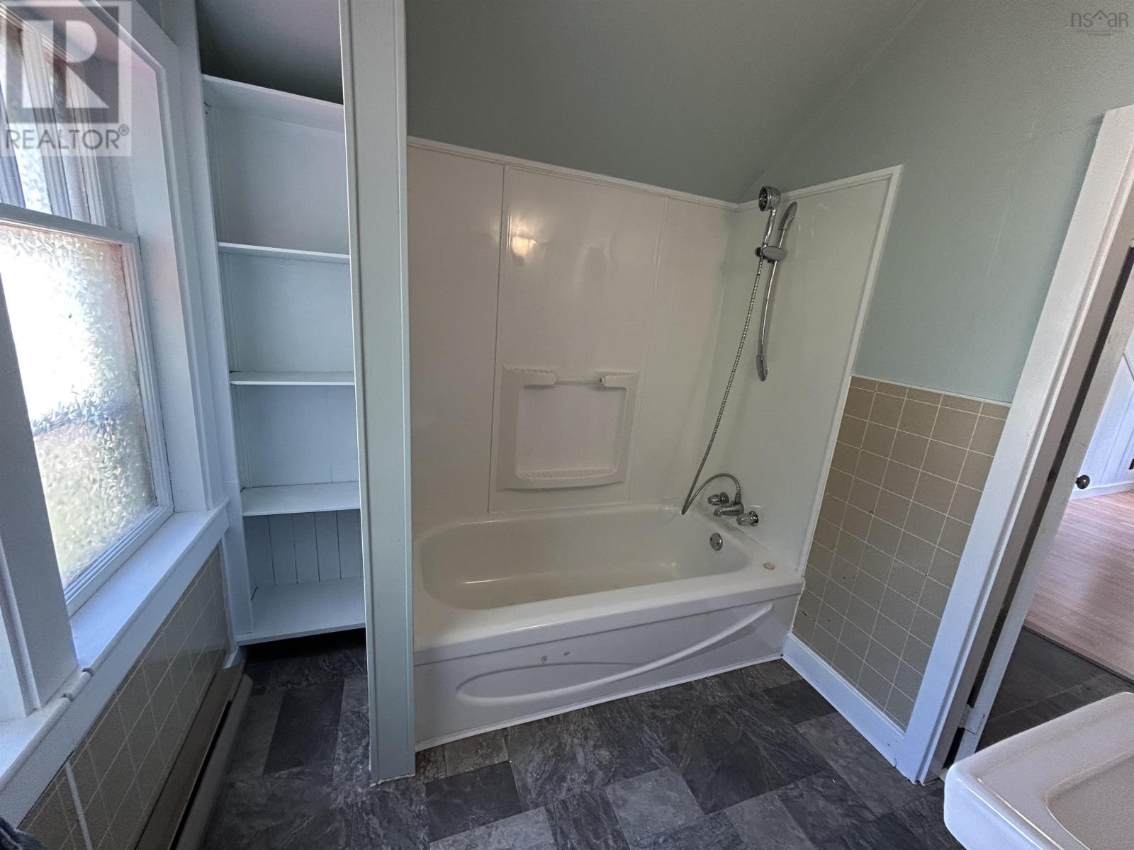 25 Cumberland Street, Yarmouth, Nova Scotia  B5A 1C9 - Photo 48 - 202513617