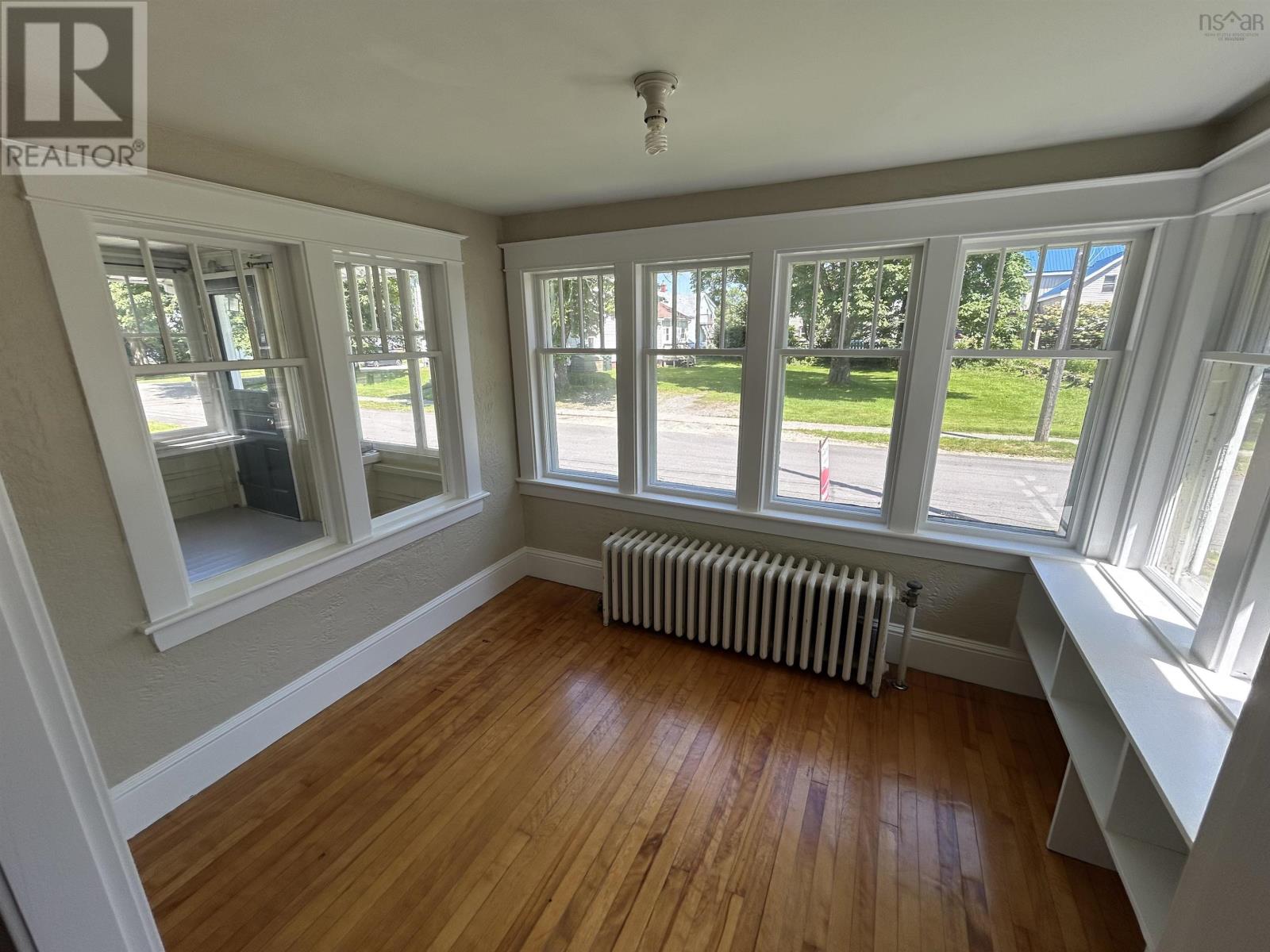 25 Cumberland Street, Yarmouth, Nova Scotia  B5A 1C9 - Photo 7 - 202513617