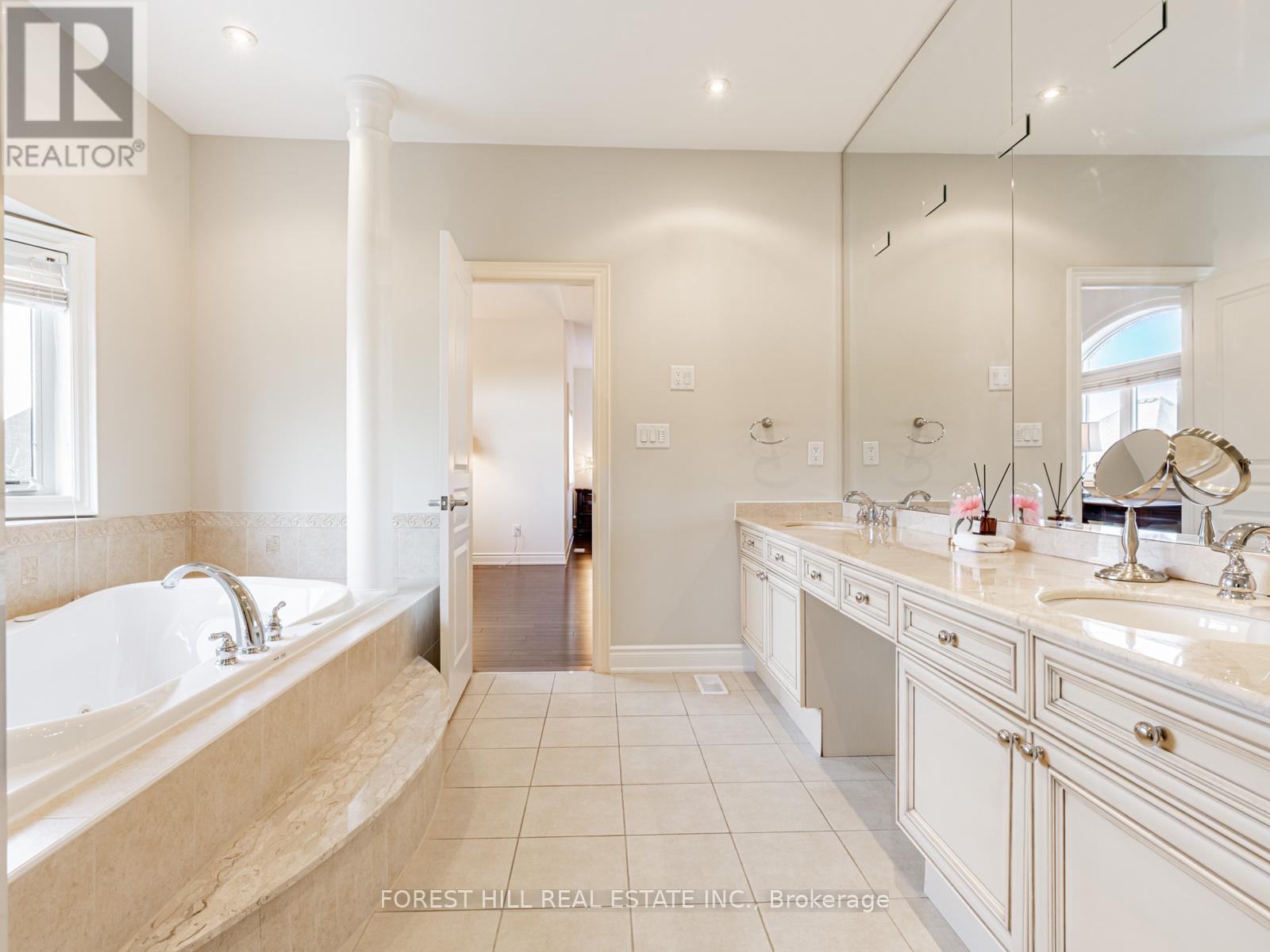 8 Sachet Drive, Richmond Hill (Oak Ridges Lake Wilcox), Ontario  L4E 4S1 - Photo 26 - N12290090