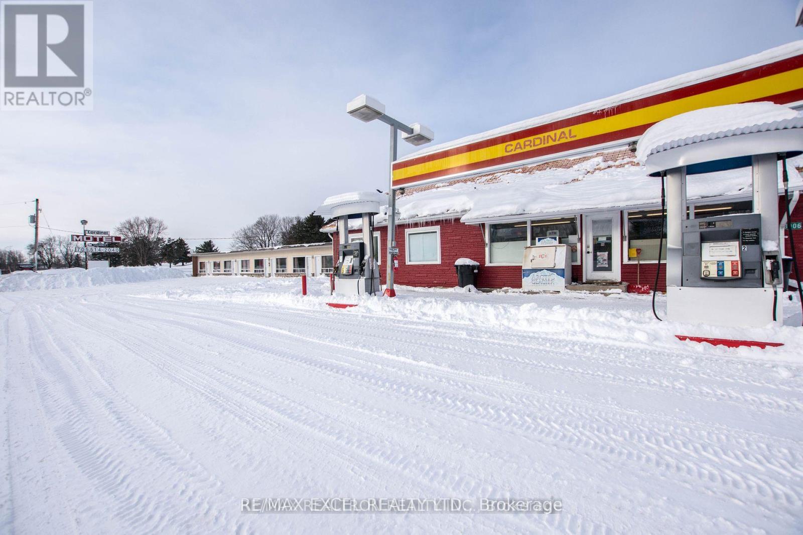 8906 Hwy 11 Road S, Orillia, Ontario  L3V 6H3 - Photo 2 - S12290097