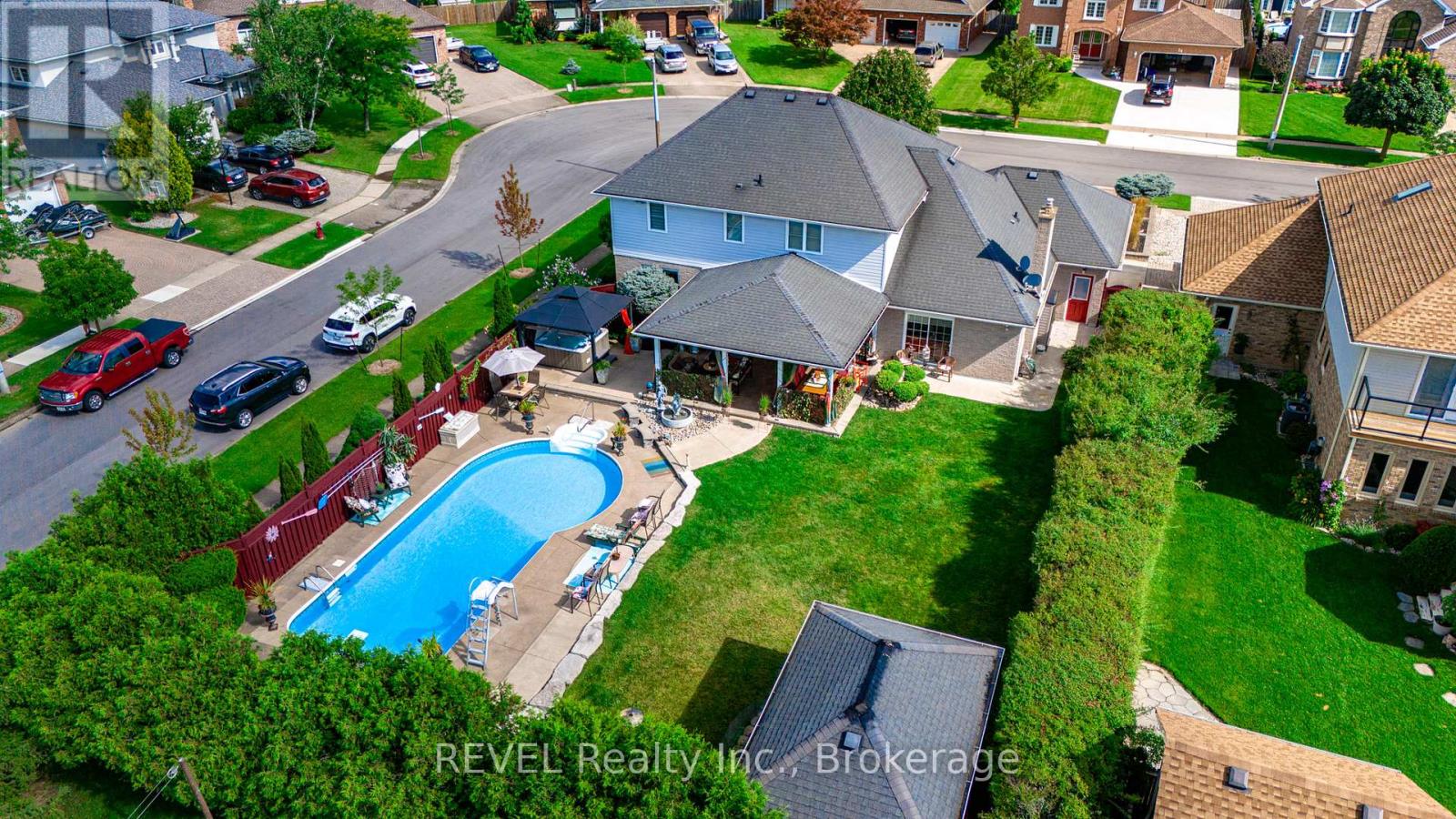 Property at 23 GREEN MEADOW CRESCENT image 2