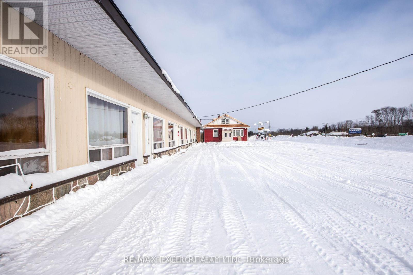 8906 Hwy 11 Road S, Orillia, Ontario  L3V 6H3 - Photo 5 - S12290097