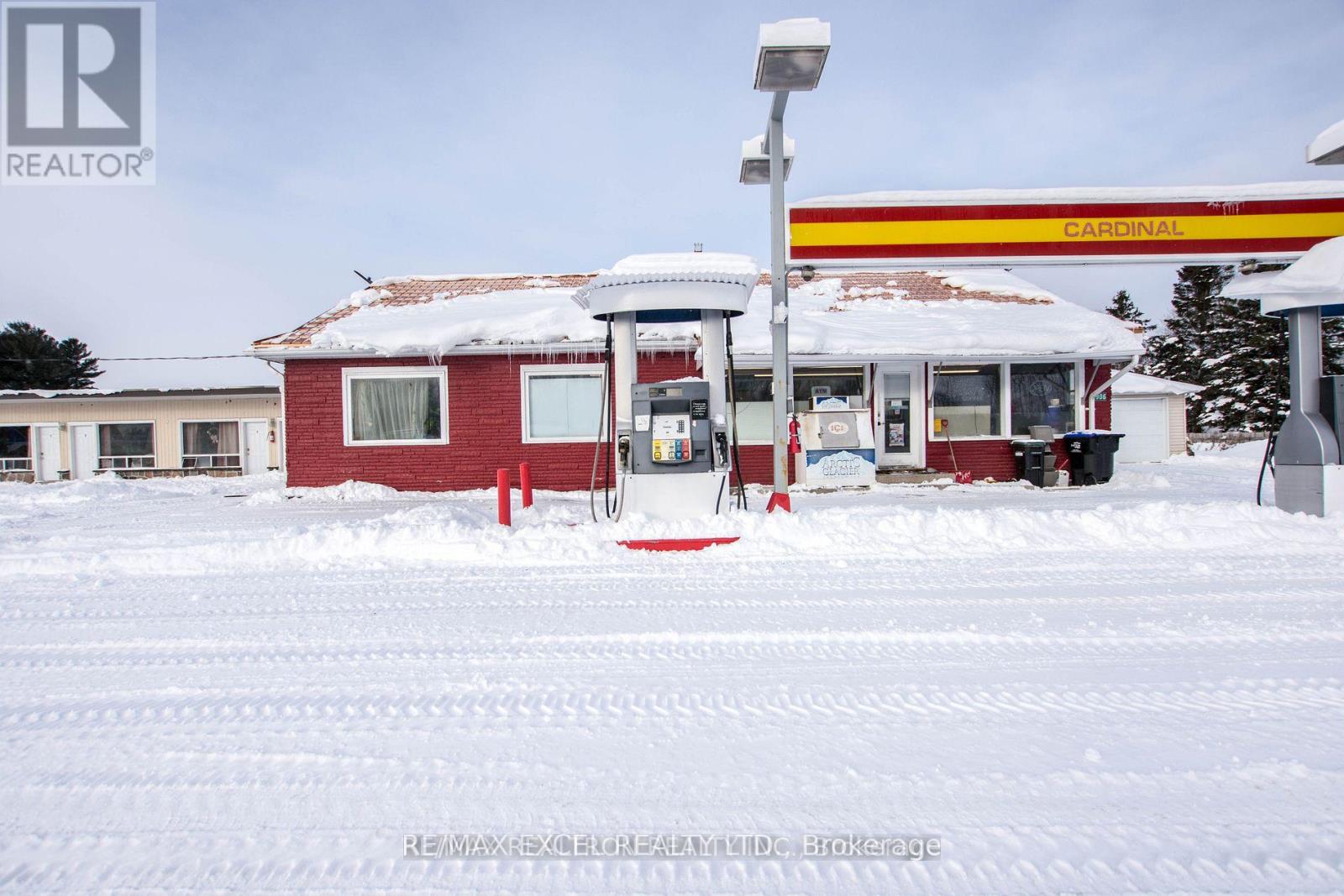 8906 Hwy 11 Road S, Orillia, Ontario  L3V 6H3 - Photo 1 - S12290097