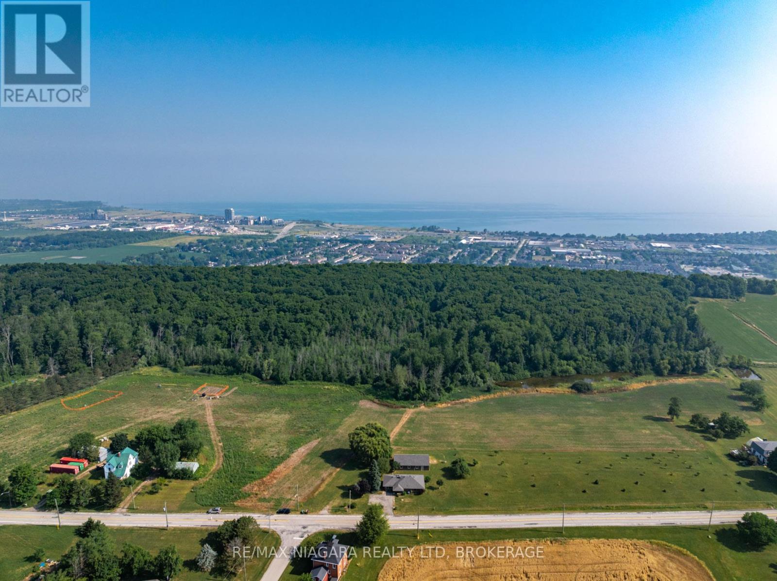 Property at 298 RIDGE ROAD W image 3