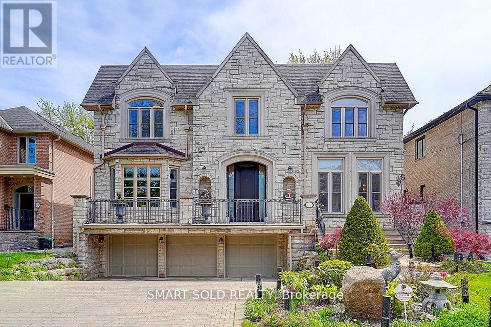 677 WOBURN AVENUE, Toronto, Ontario