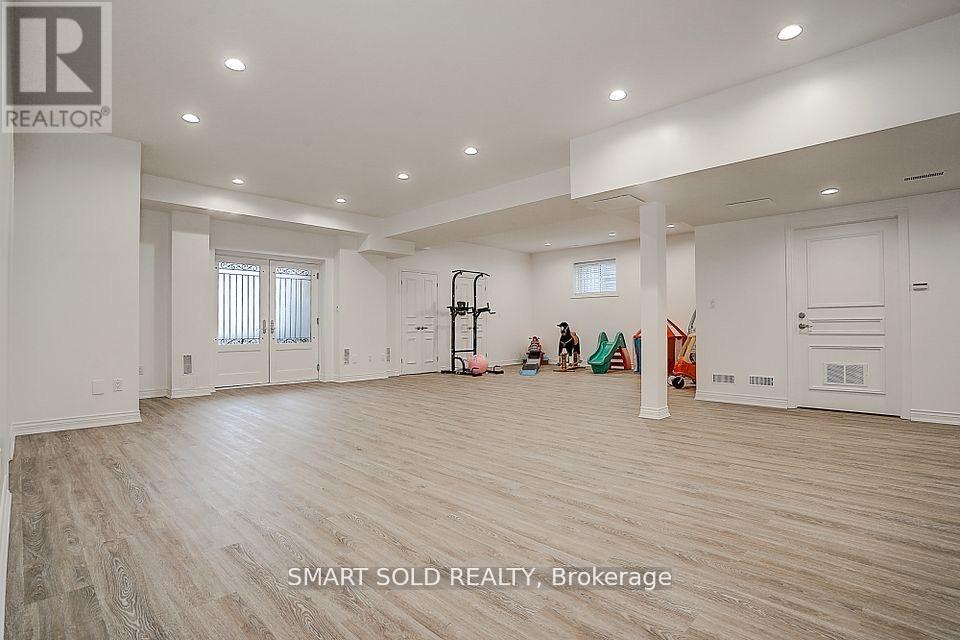 677 Woburn Avenue, Toronto, Ontario  M5M 1M2 - Photo 29 - C12290156